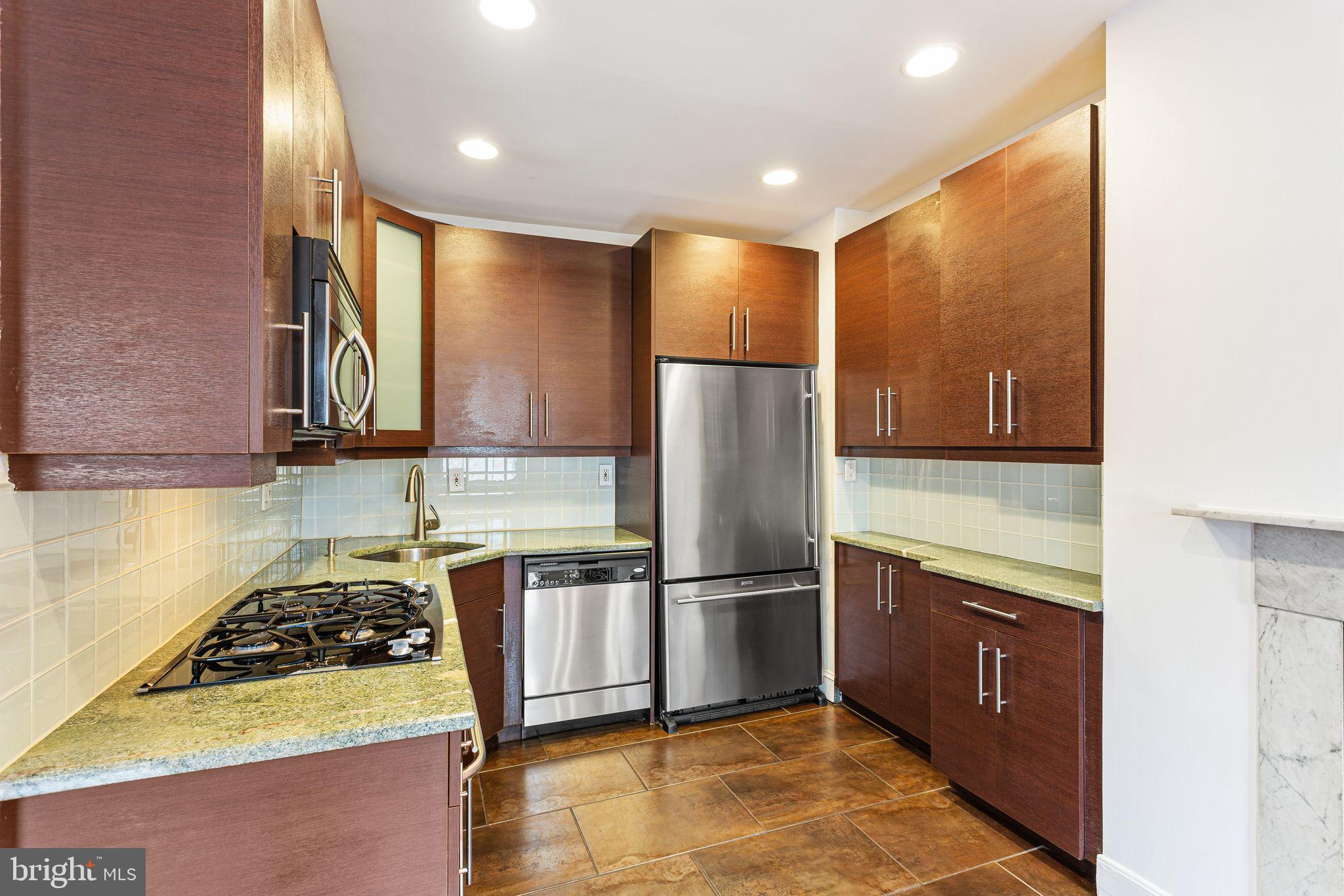 WASHINGTON SQ WEST - Residential