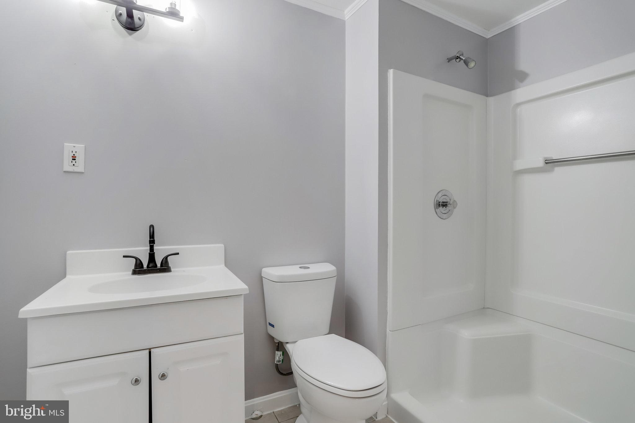 MANCHESTER LAKES - Residential Lease