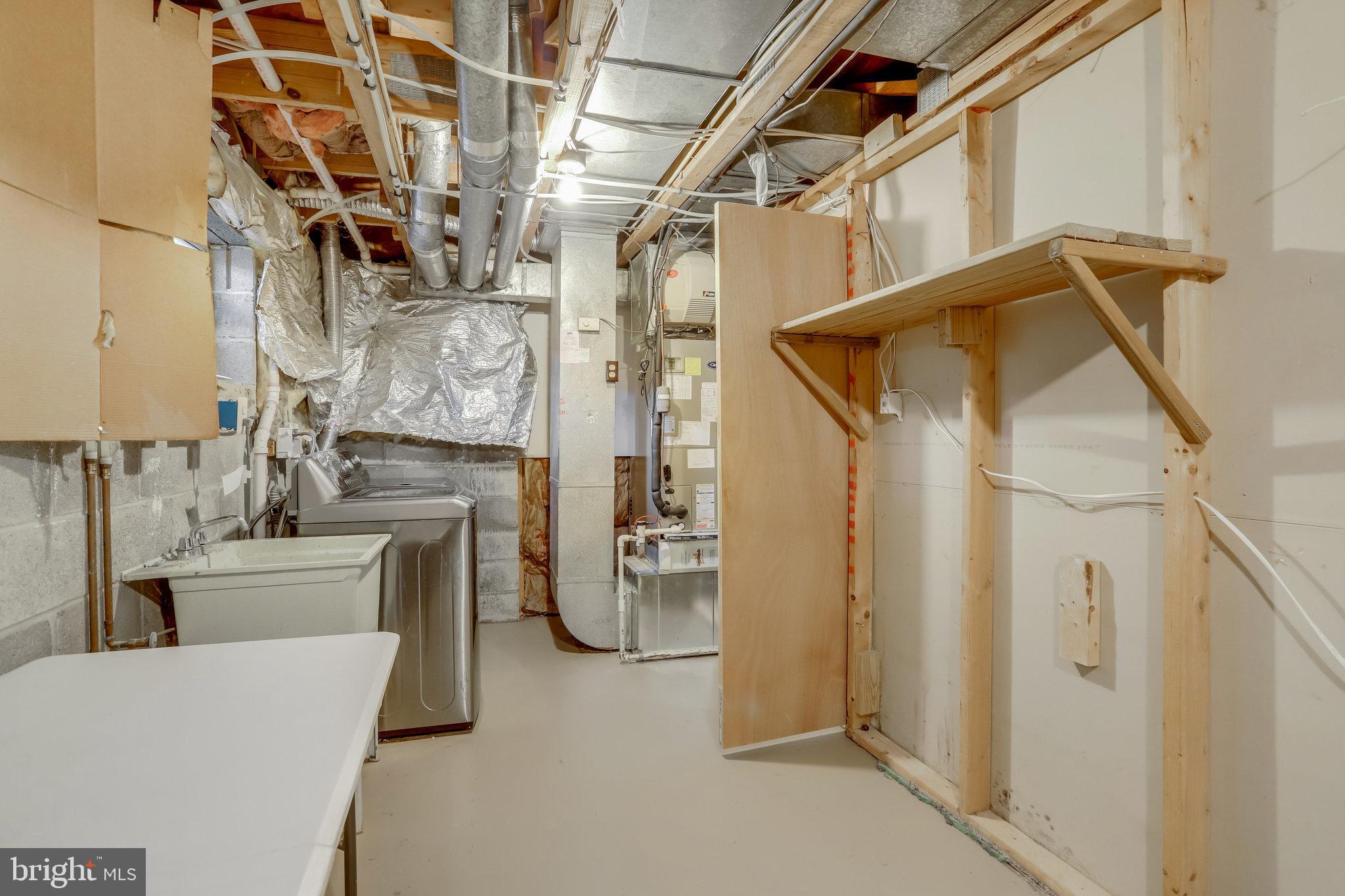 MANCHESTER LAKES - Residential Lease