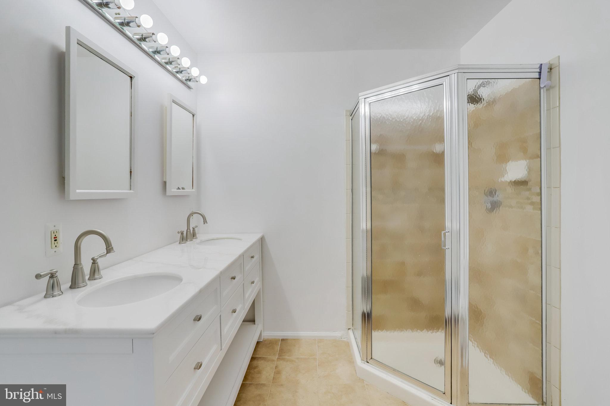 MANCHESTER LAKES - Residential Lease