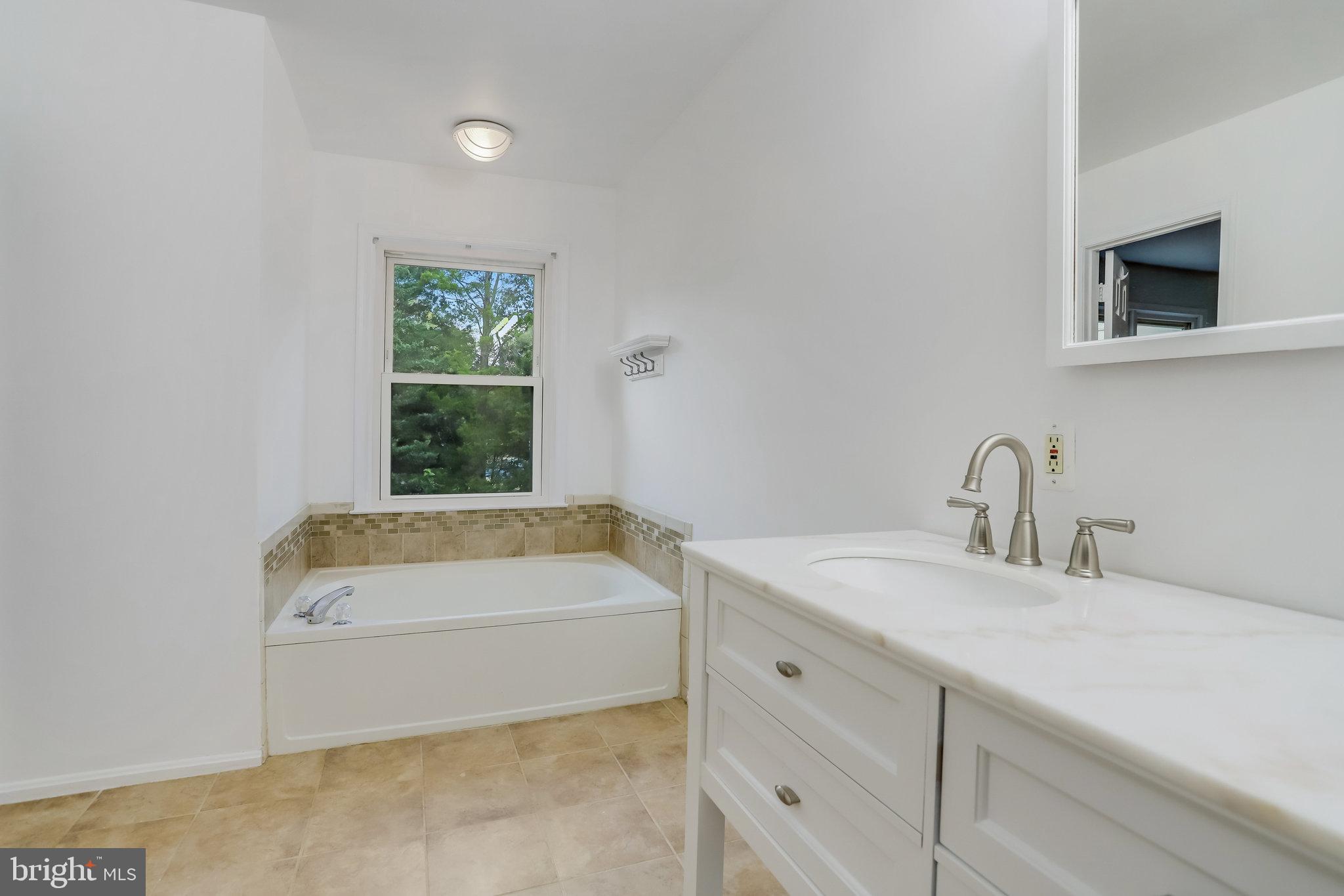 MANCHESTER LAKES - Residential Lease