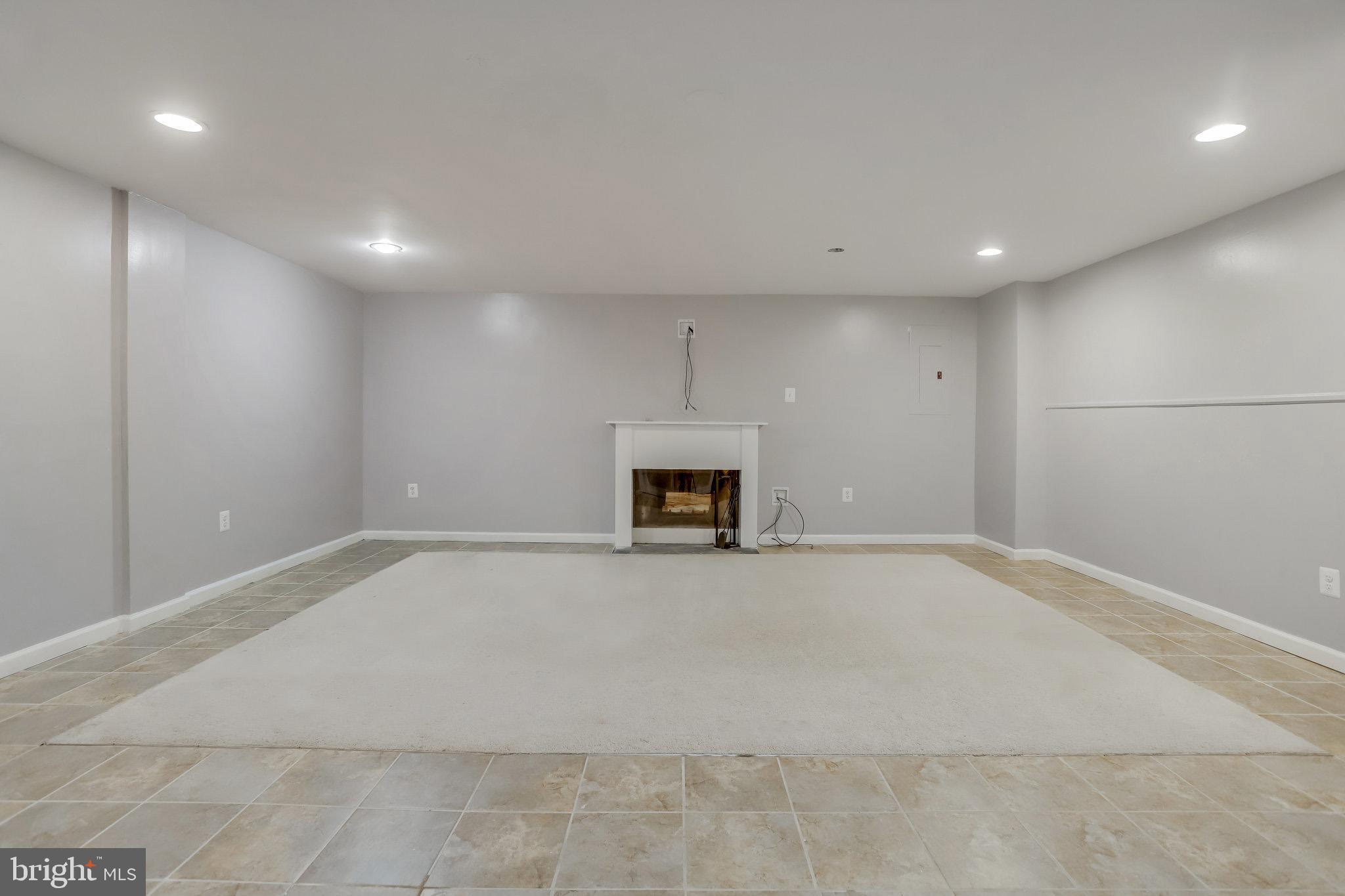 MANCHESTER LAKES - Residential Lease