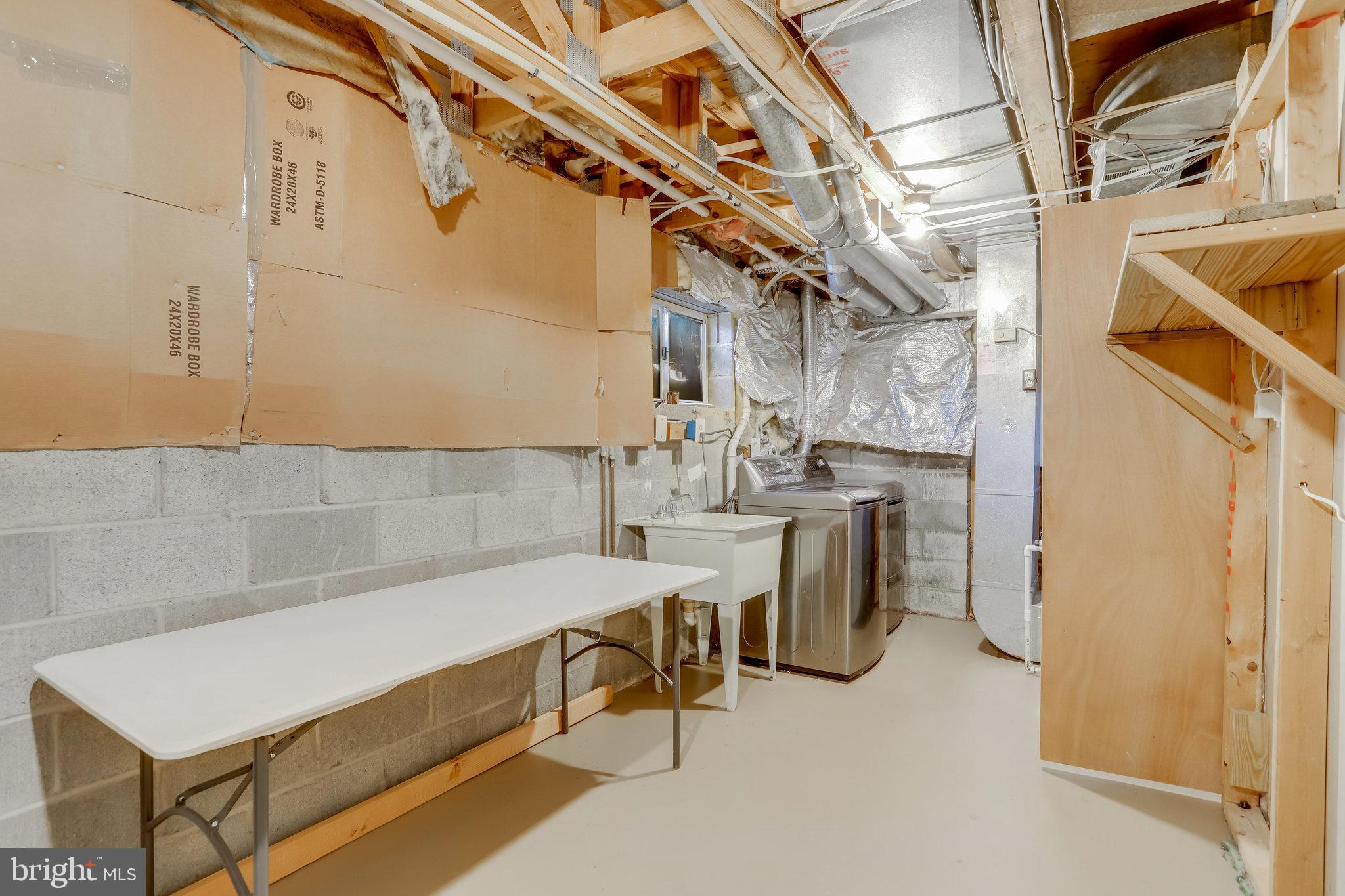 MANCHESTER LAKES - Residential Lease