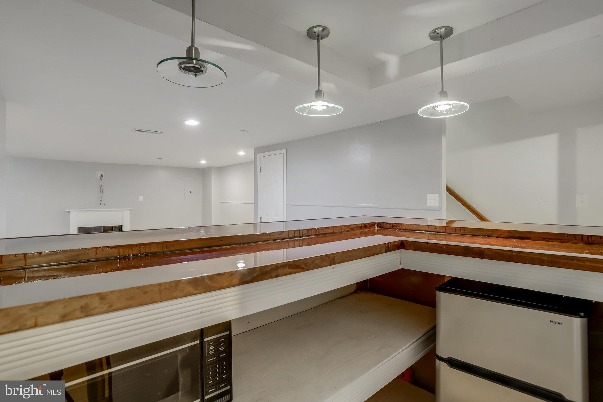 MANCHESTER LAKES - Residential Lease