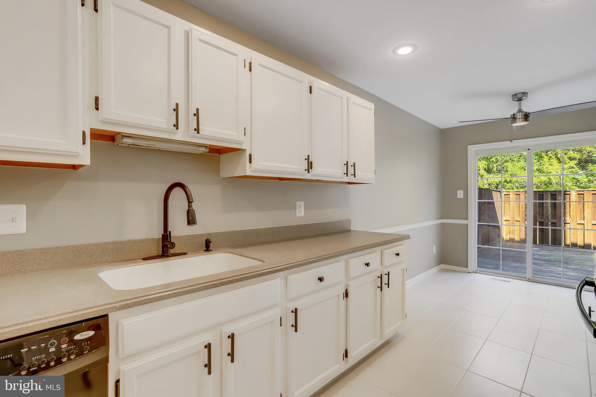 MANCHESTER LAKES - Residential Lease