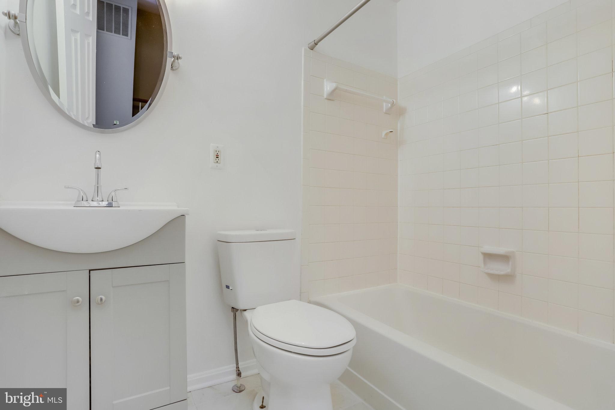 MANCHESTER LAKES - Residential Lease