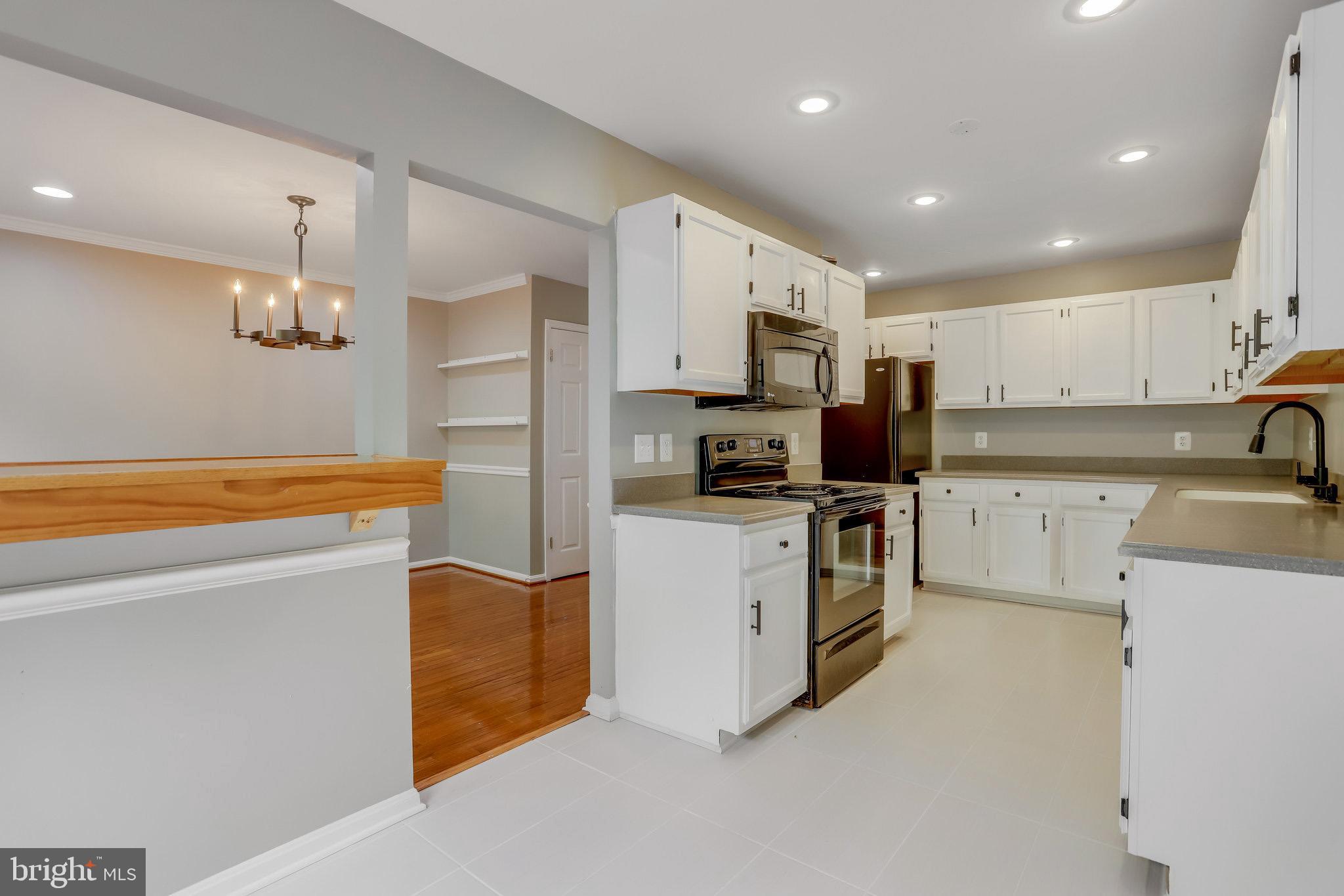 MANCHESTER LAKES - Residential Lease