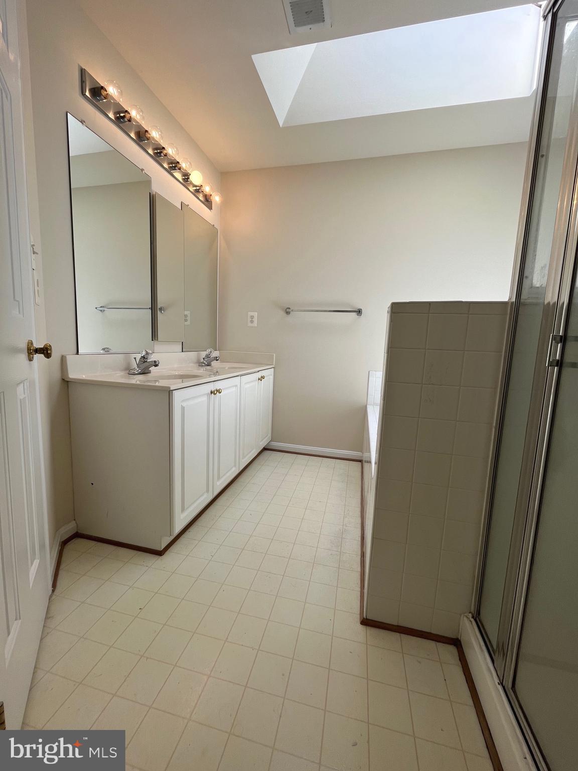 COLLEGE PARKWAY PLACE - Residential