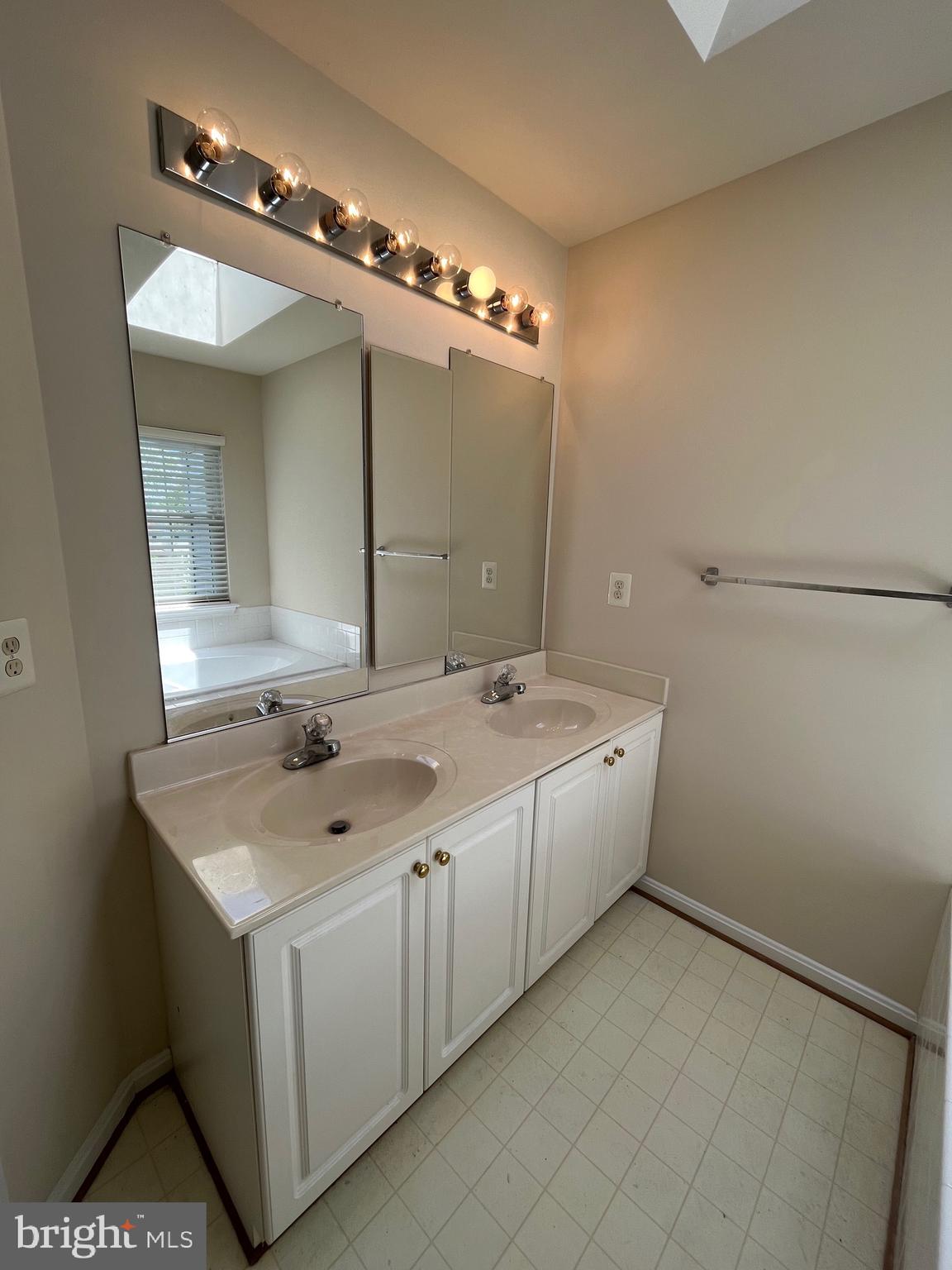 COLLEGE PARKWAY PLACE - Residential