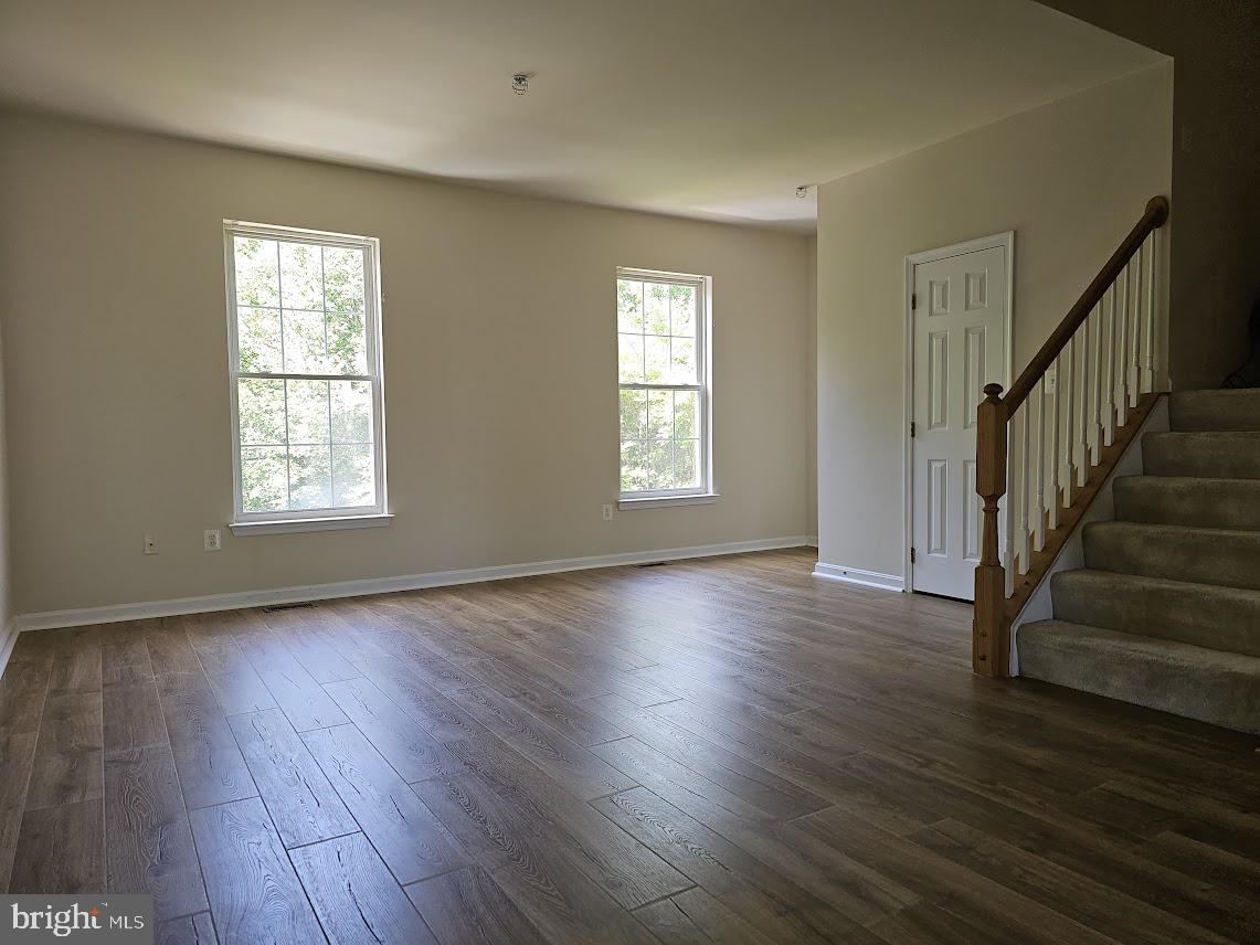 COLLEGE PARKWAY PLACE - Residential