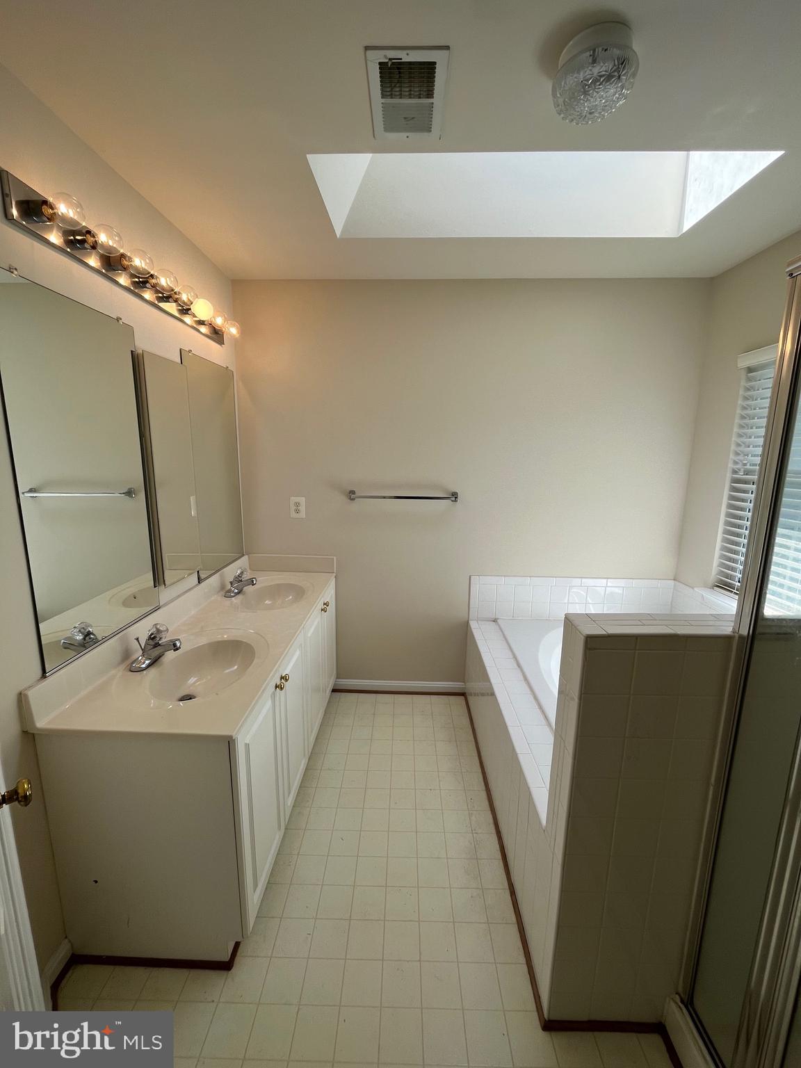 COLLEGE PARKWAY PLACE - Residential