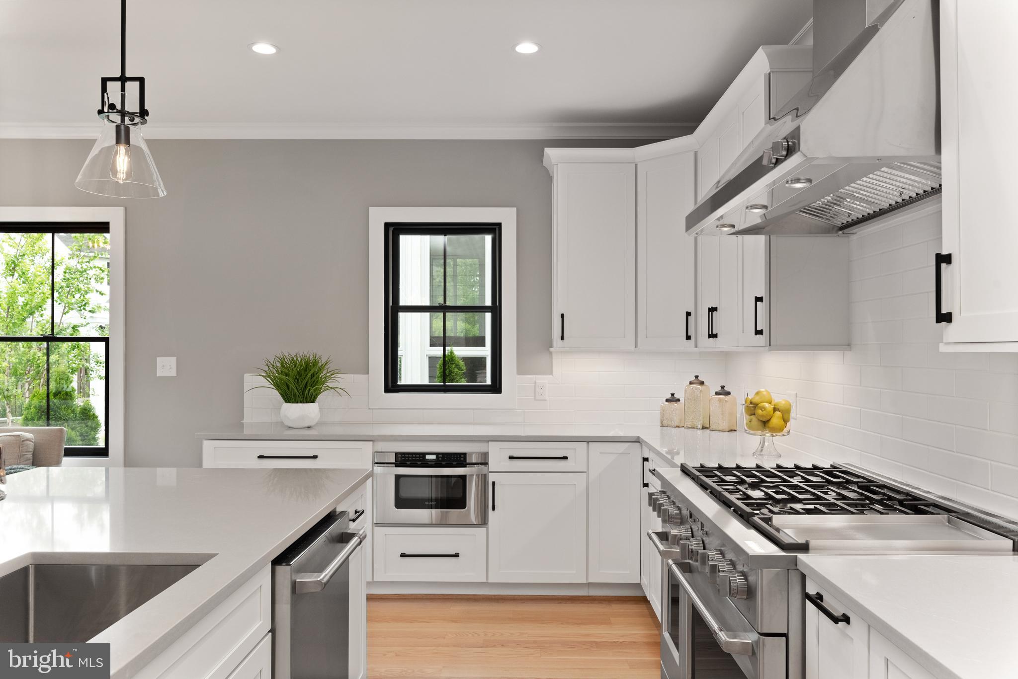 MURRAY HILL - Residential