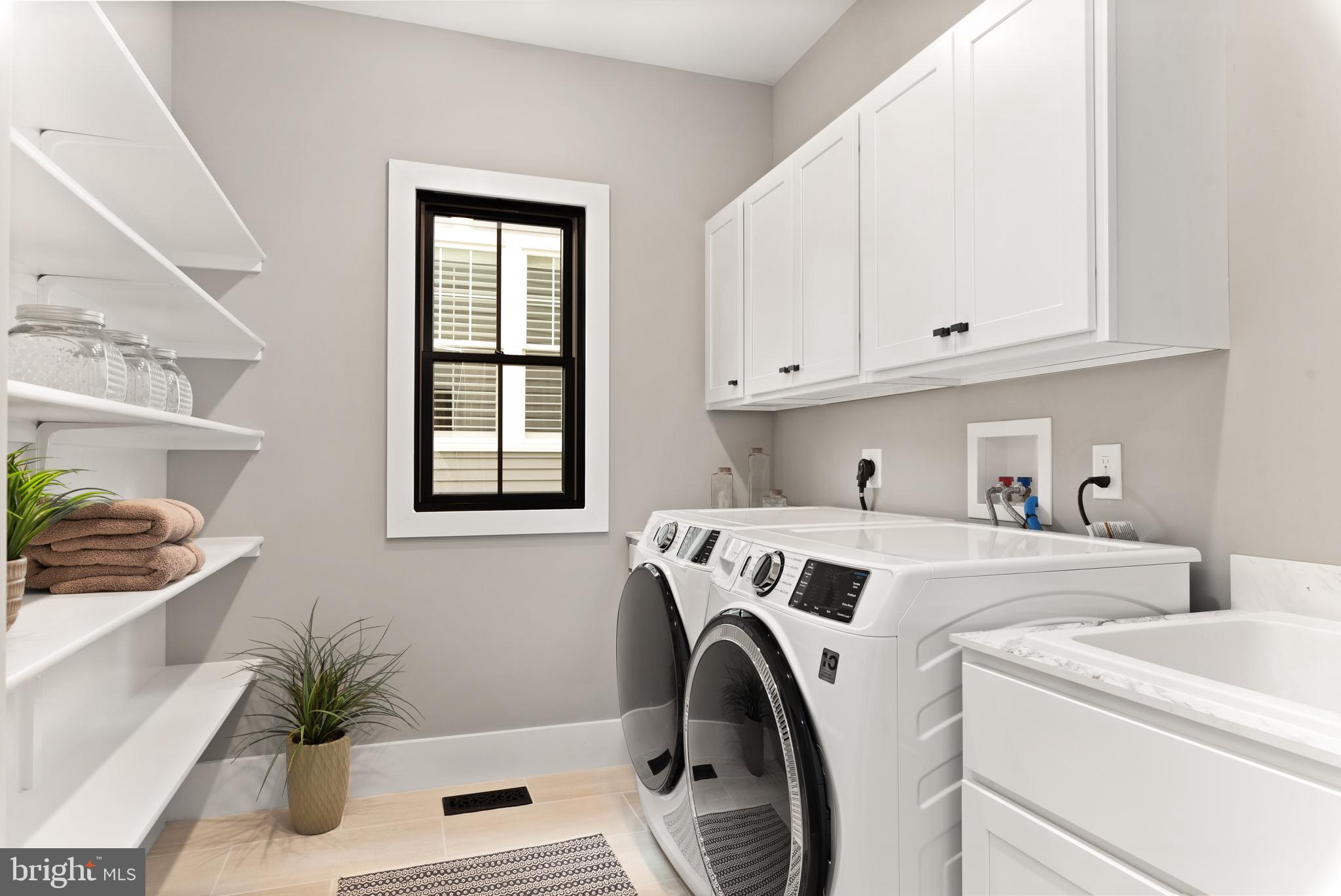 MURRAY HILL - Residential