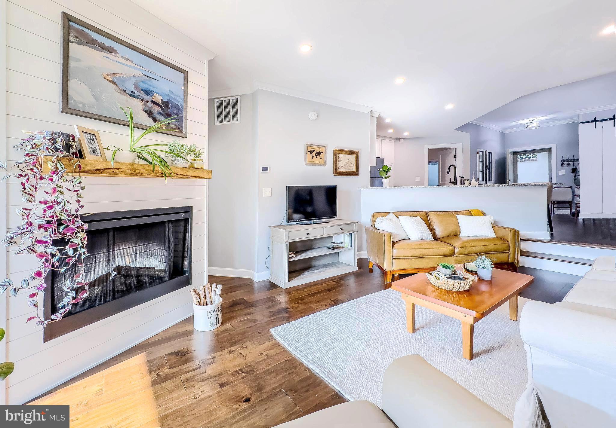 HARBOR POINT - Residential Lease