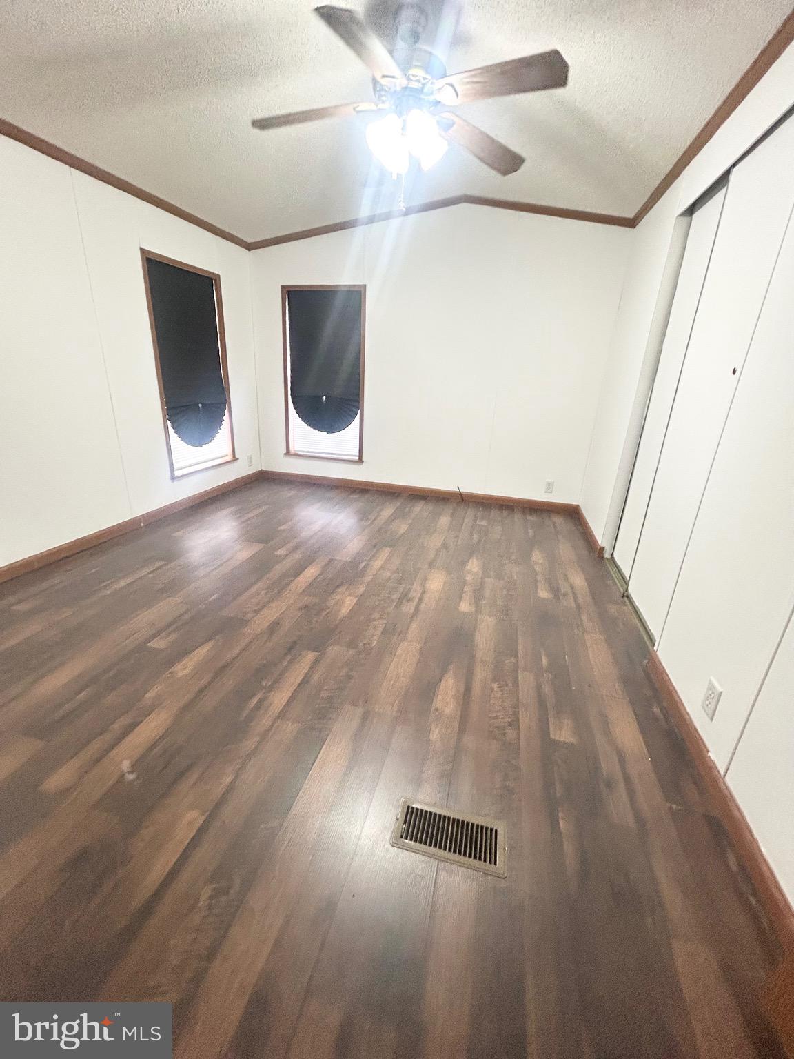 LAUREL COMMONS - Residential