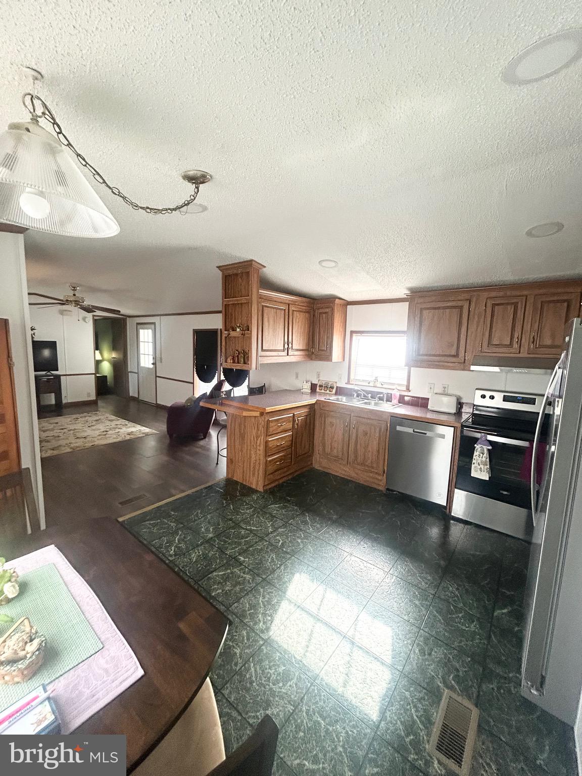 LAUREL COMMONS - Residential