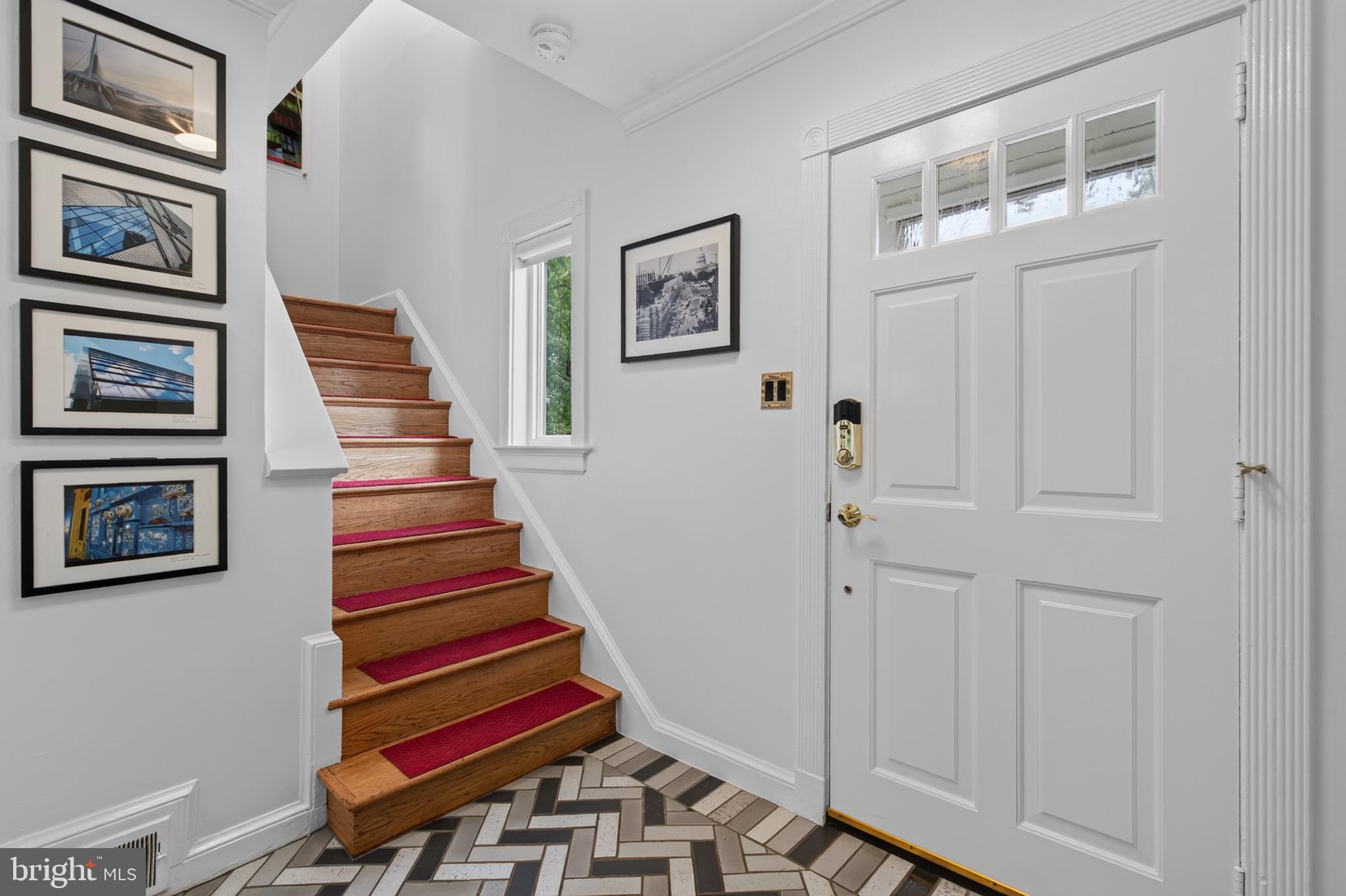 432 ARGYLE DRIVE