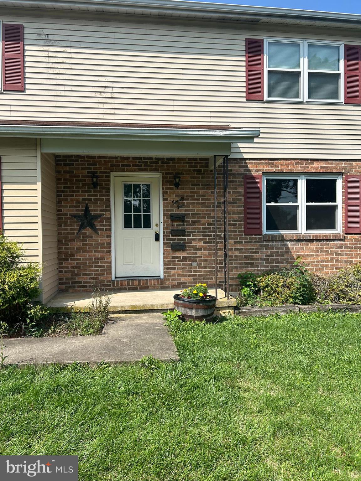 Beautiful and quiet 2 bedroom apartment located in annville. No Smoking. Washer/Dryer onsite.  $50 nonrefundable application fee required per applicant and if selected $50admin fee. 615 Min. Credit Score 


AGENTS READ REMARKS