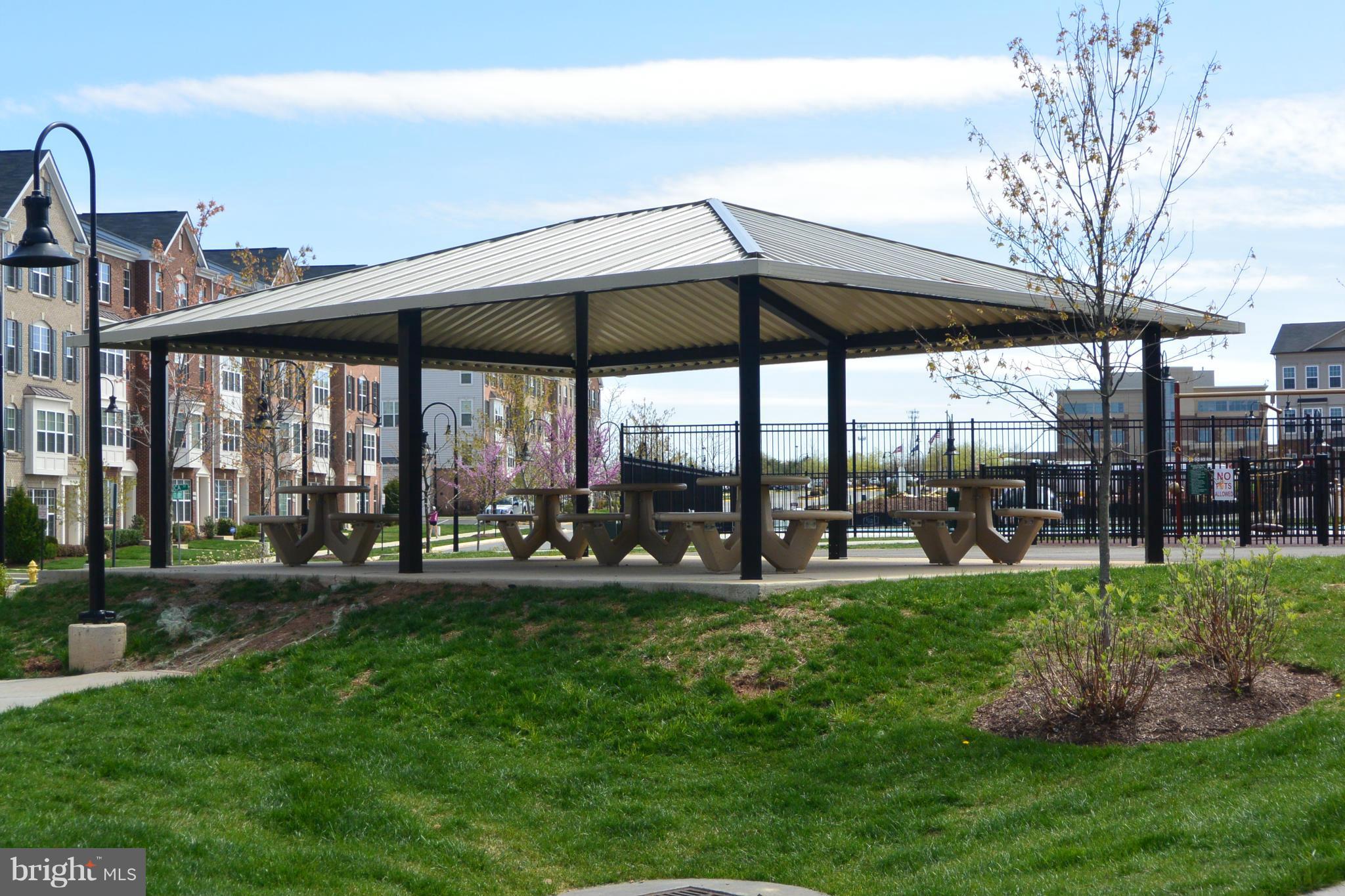 THE RESIDENCES AT MARKET CENTER - Residential