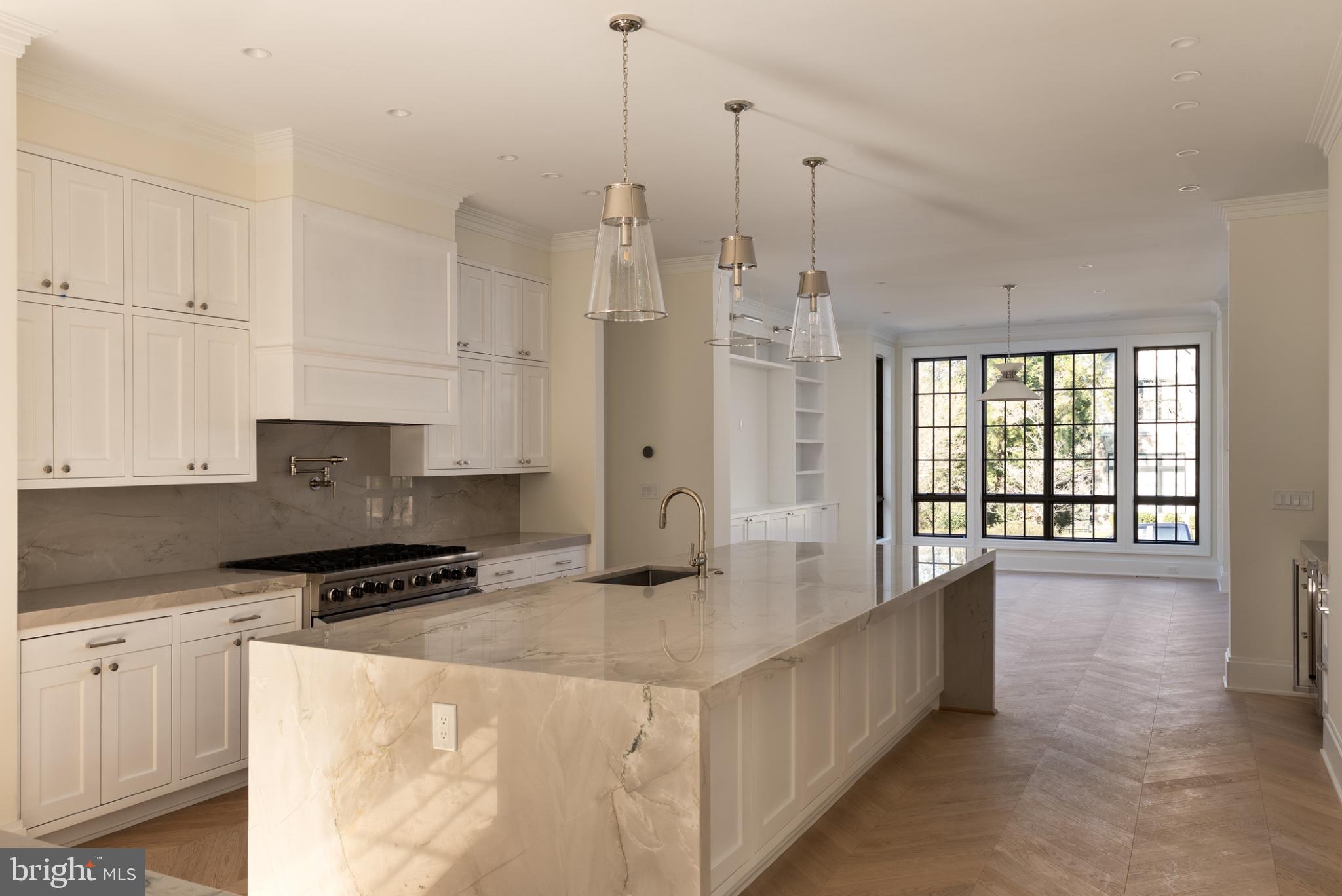 5042 OVERLOOK ROAD NW