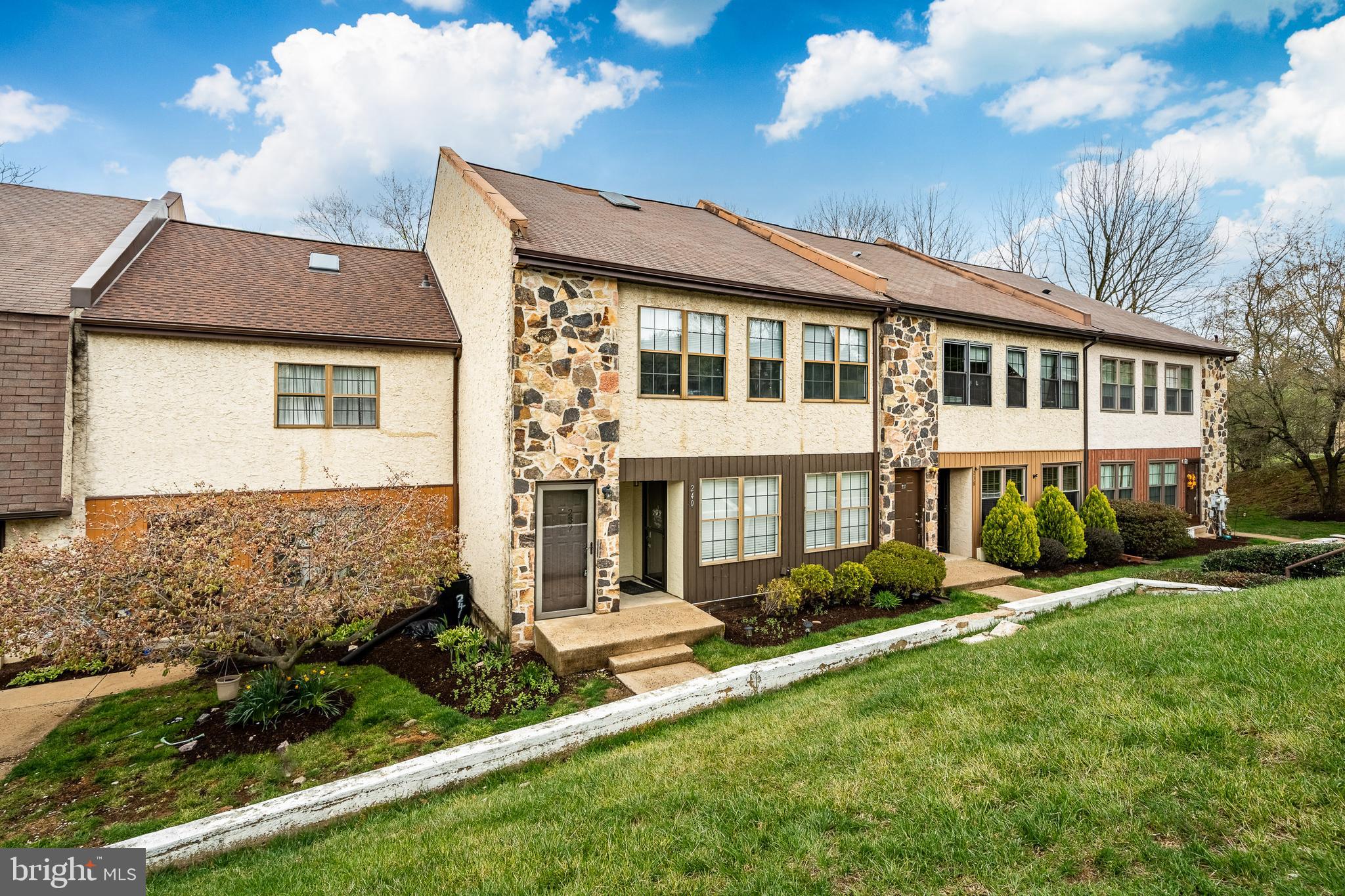 Renovated top to bottom. New floors throughout. Great enlarged new white kitchen with granite counters, Come enjoy living in Exton Station. Basketball courts, Pool, Playground, Club house. Easy drive to Exton and to West Chester.