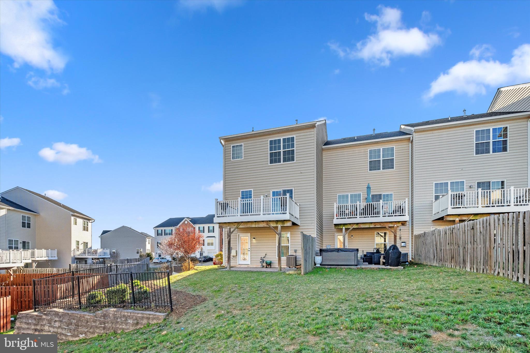 LAKESIDE - Residential