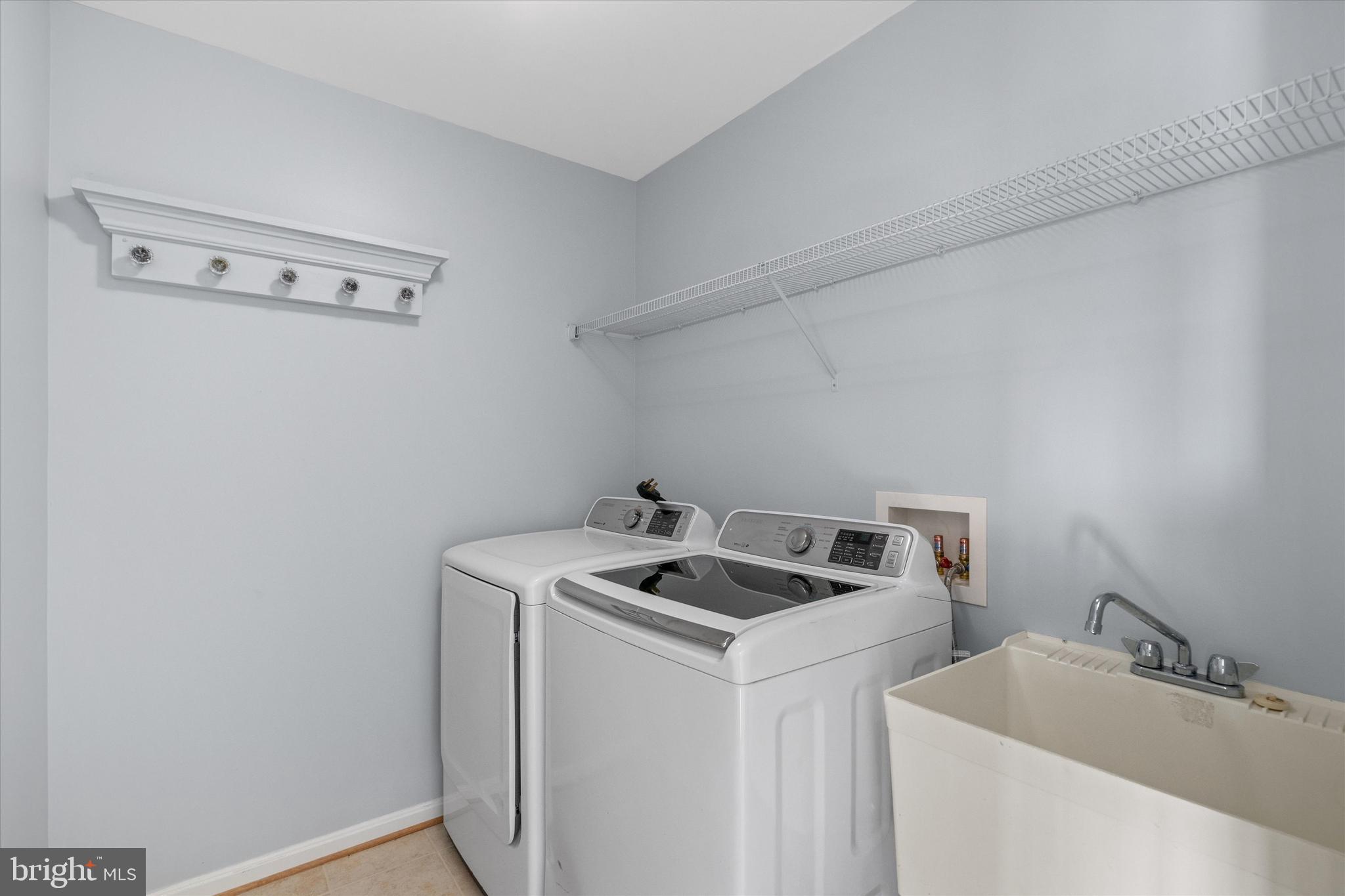 LAKESIDE - Residential