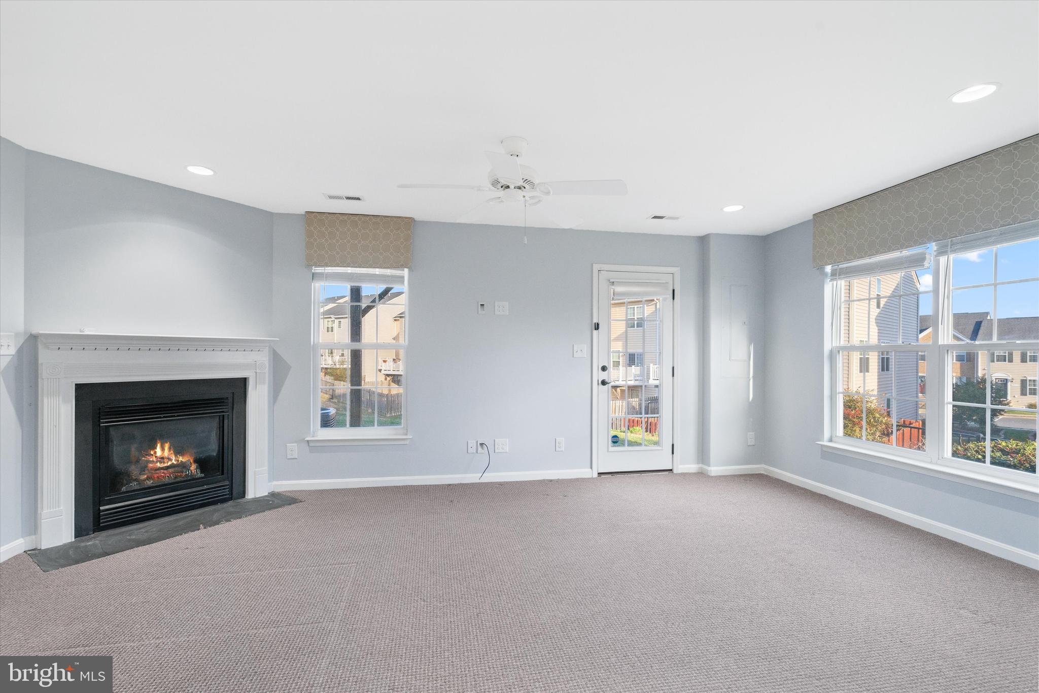 LAKESIDE - Residential