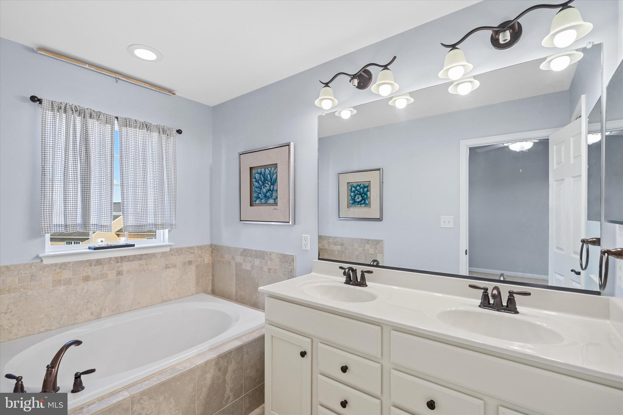 LAKESIDE - Residential