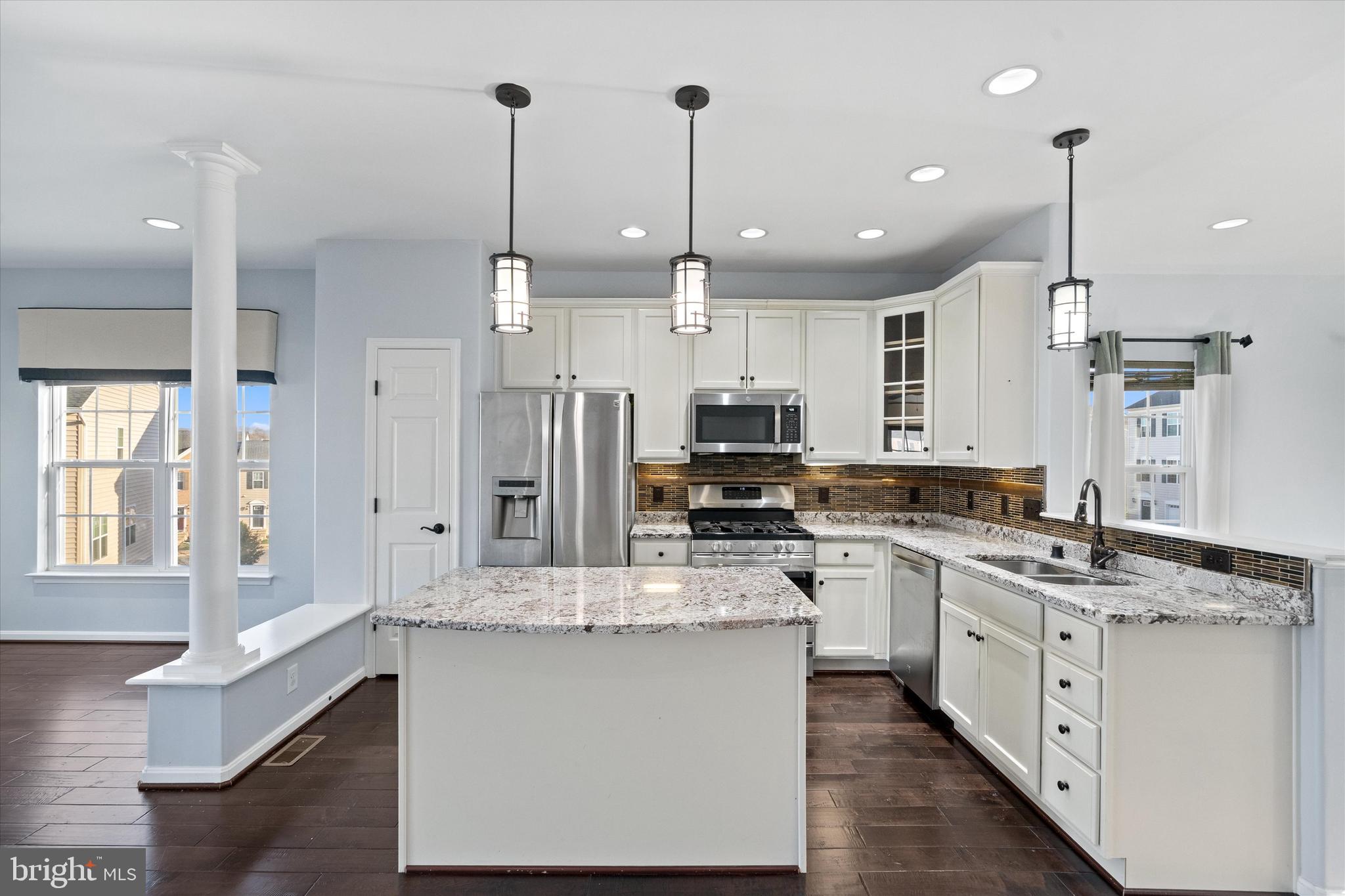 LAKESIDE - Residential