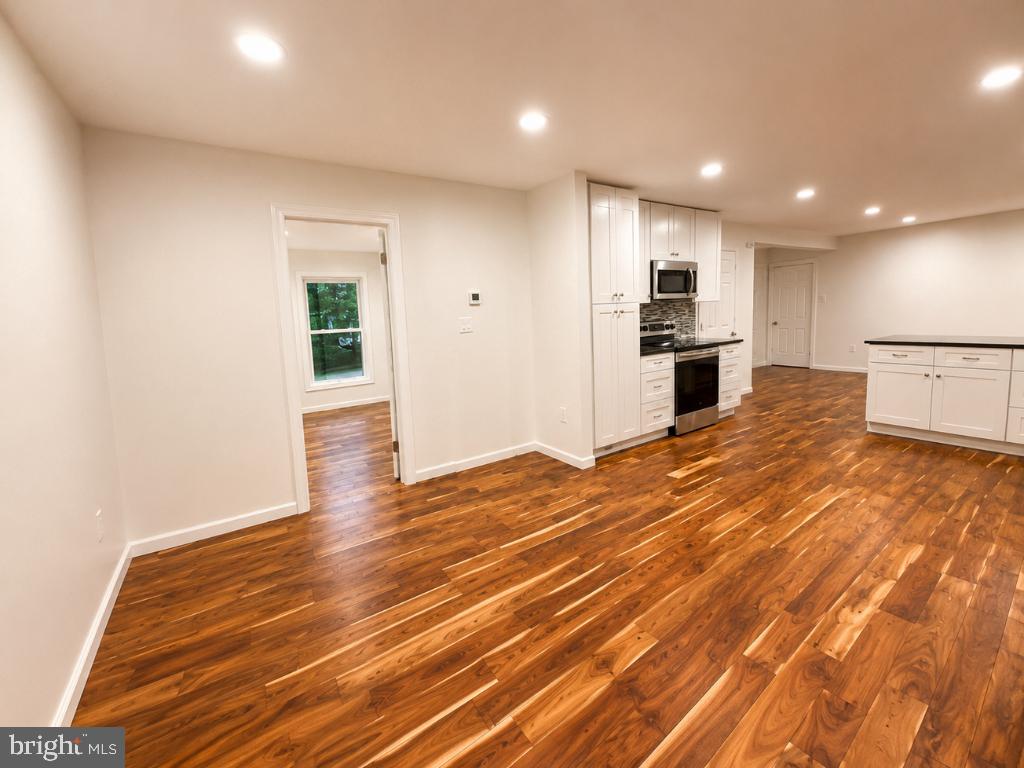 8639 HAYSHED LANE