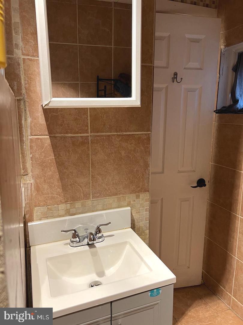 TEMPLE UNIVERSITY - Residential Lease