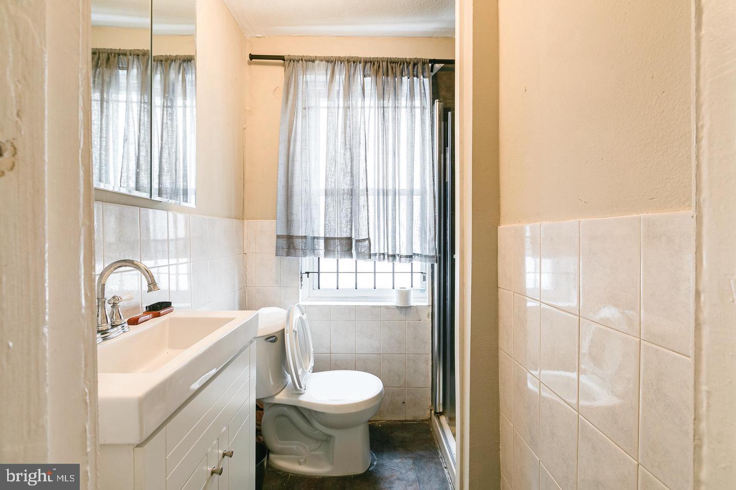 TEMPLE UNIVERSITY - Residential Lease