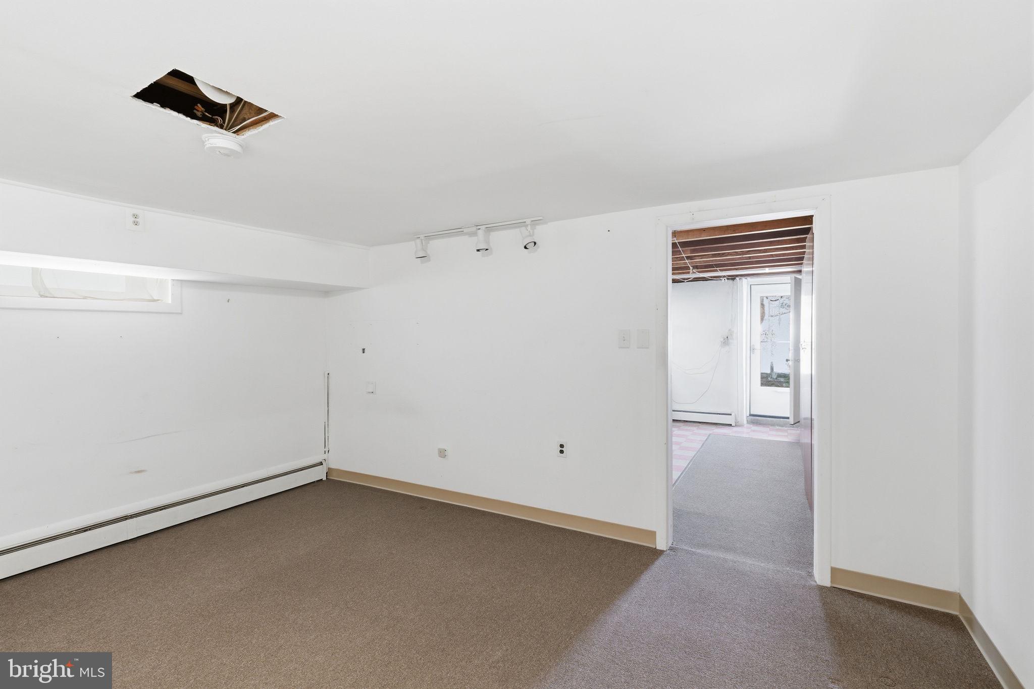 FOX CHASE - Residential