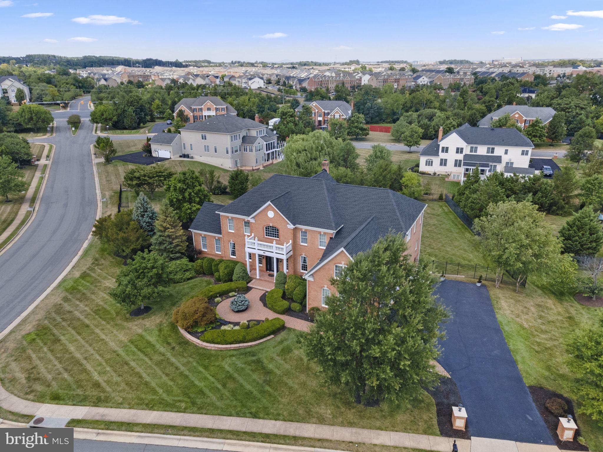LOUDOUN VALLEY ESTATES - Residential