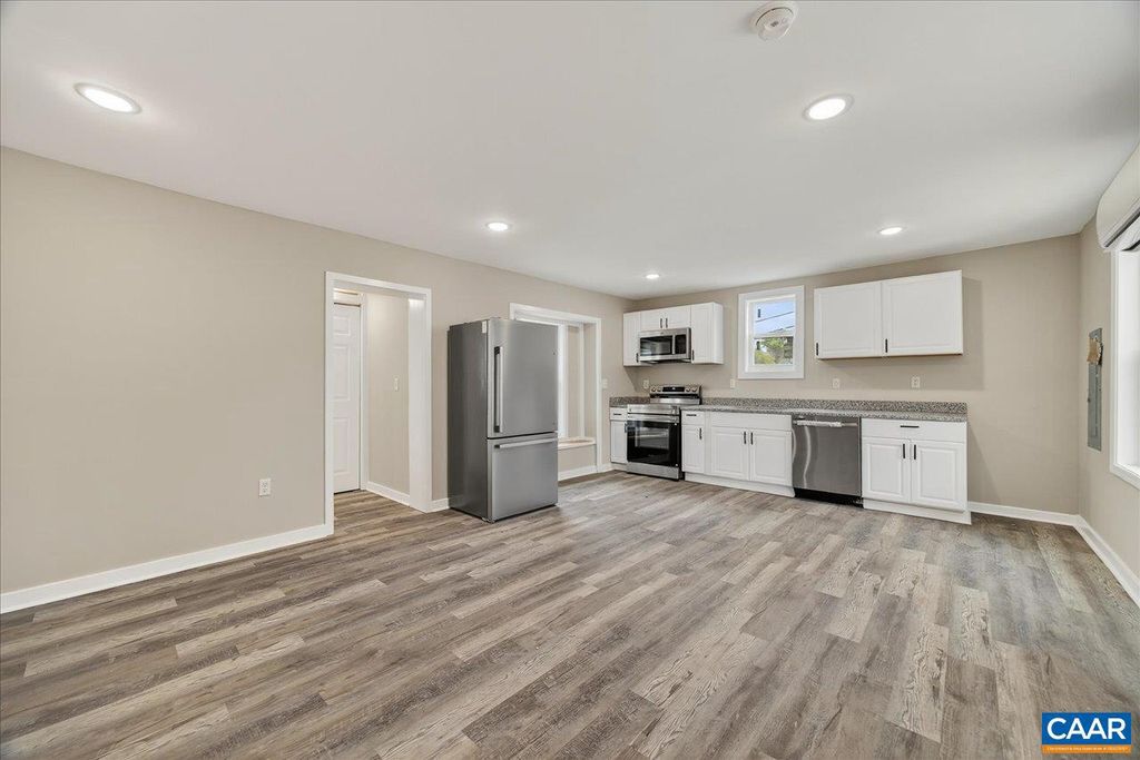 Photo of 1003 W Johnson St, STAUNTON, VA 24401 (MLS # 669302)