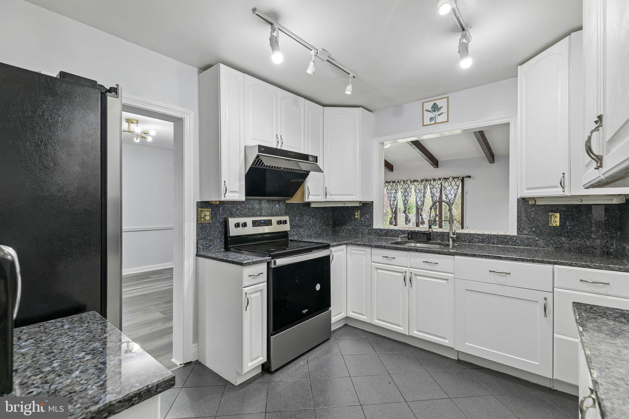 HUNTINGDON VALLEY - Residential