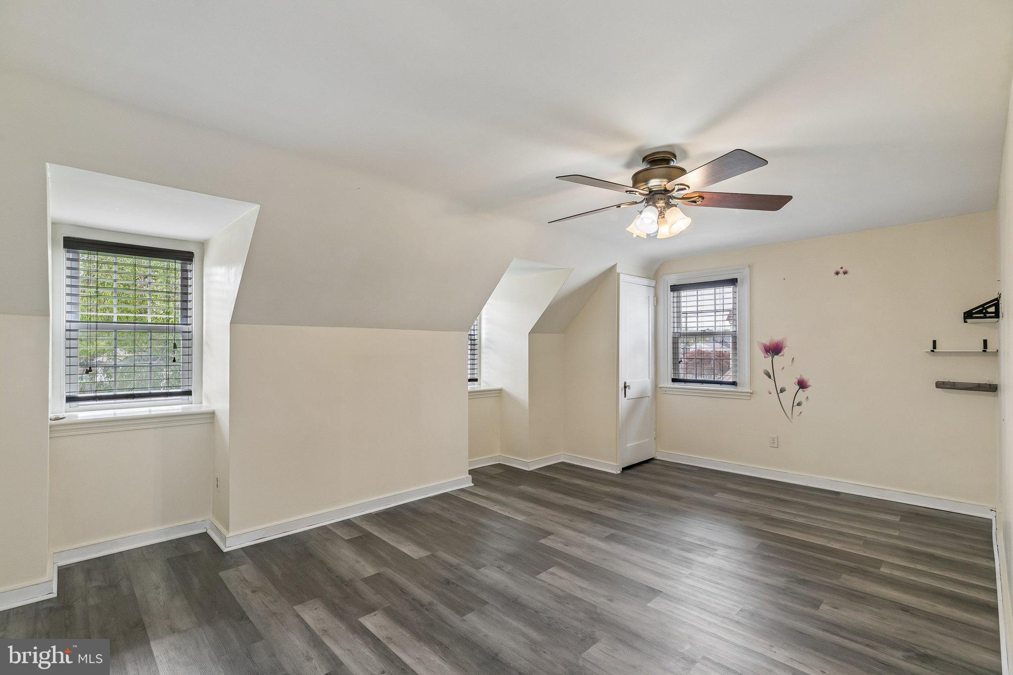 HUNTINGDON VALLEY - Residential