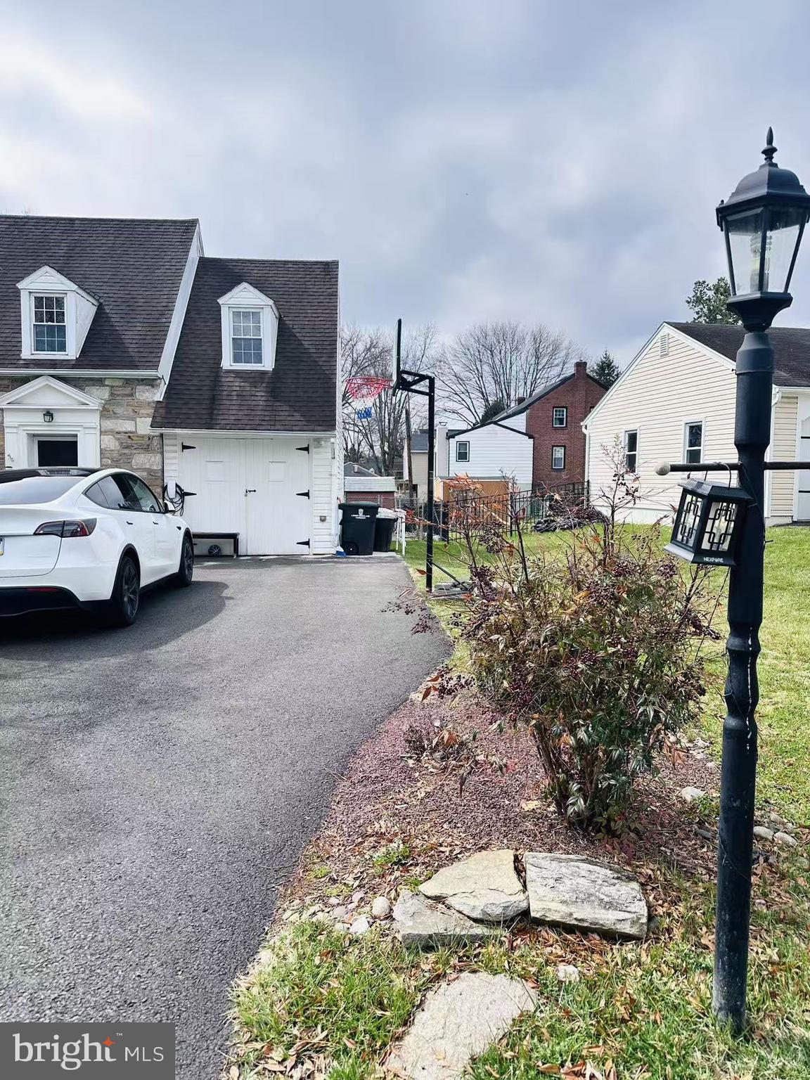 HUNTINGDON VALLEY - Residential