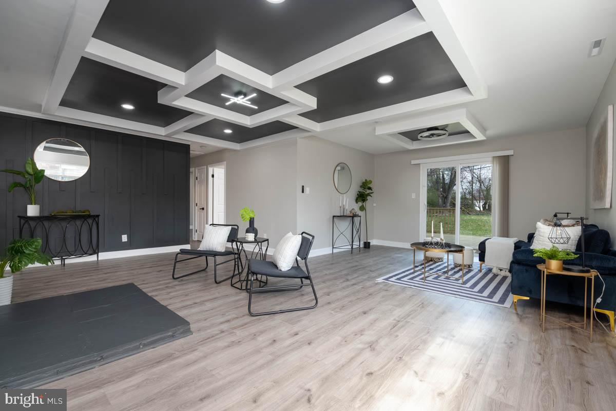 CHADWICK MANOR - Residential