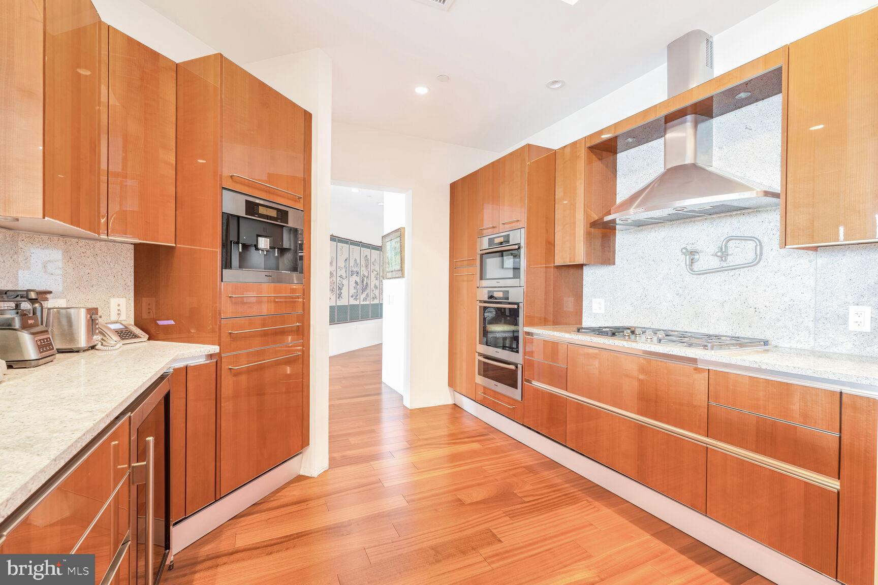 ROSSLYN - Residential Lease