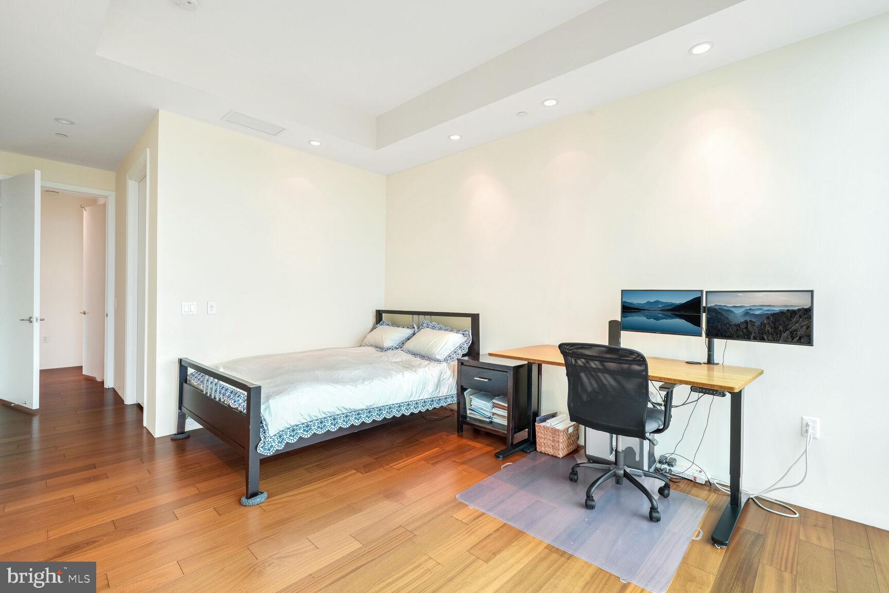 ROSSLYN - Residential Lease