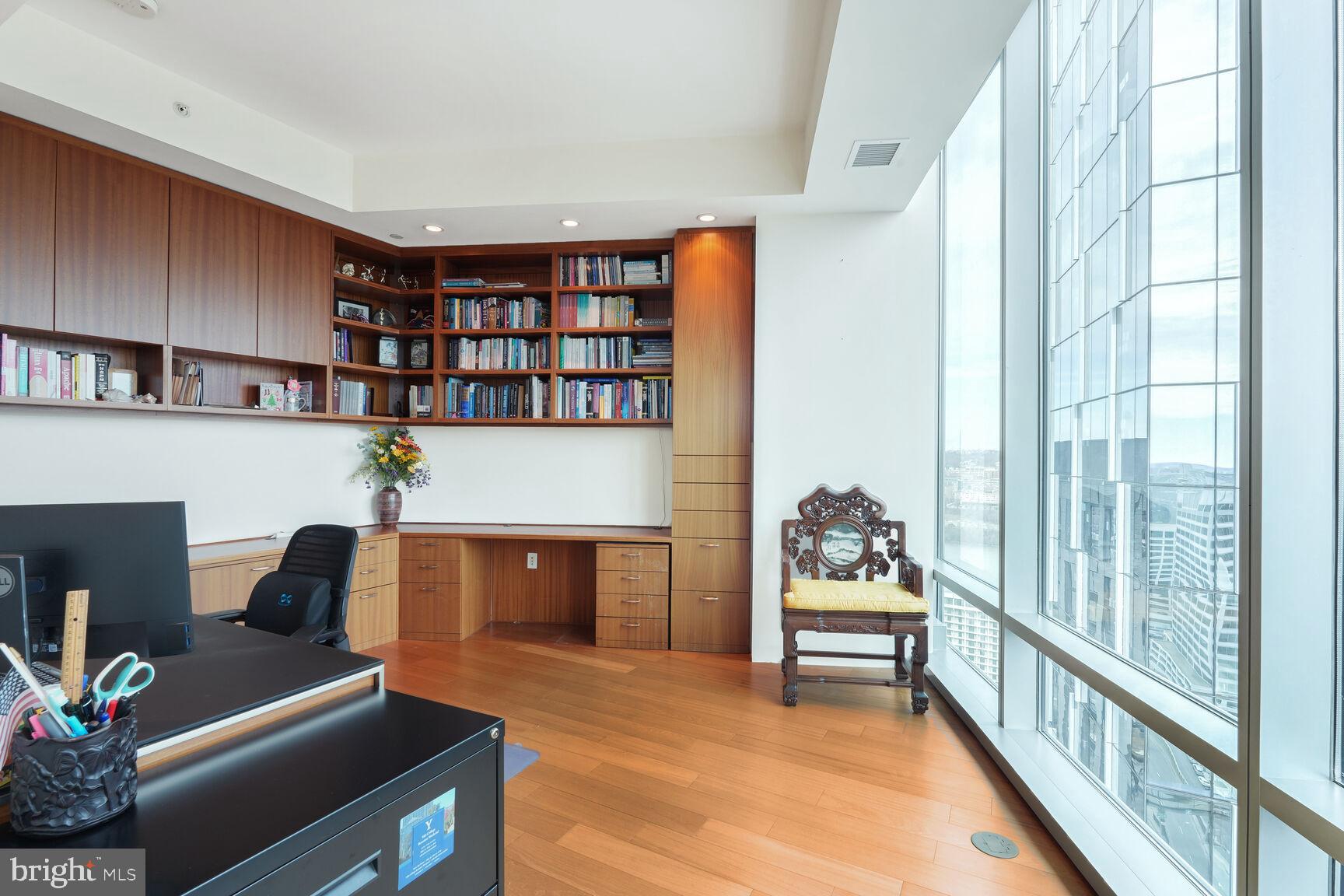 ROSSLYN - Residential Lease