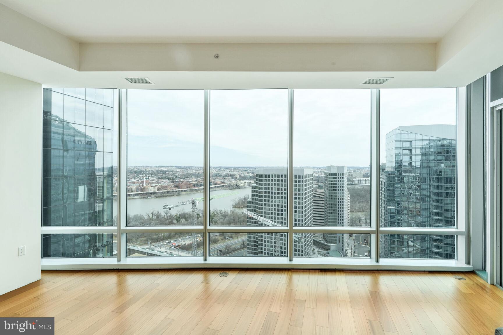 ROSSLYN - Residential Lease