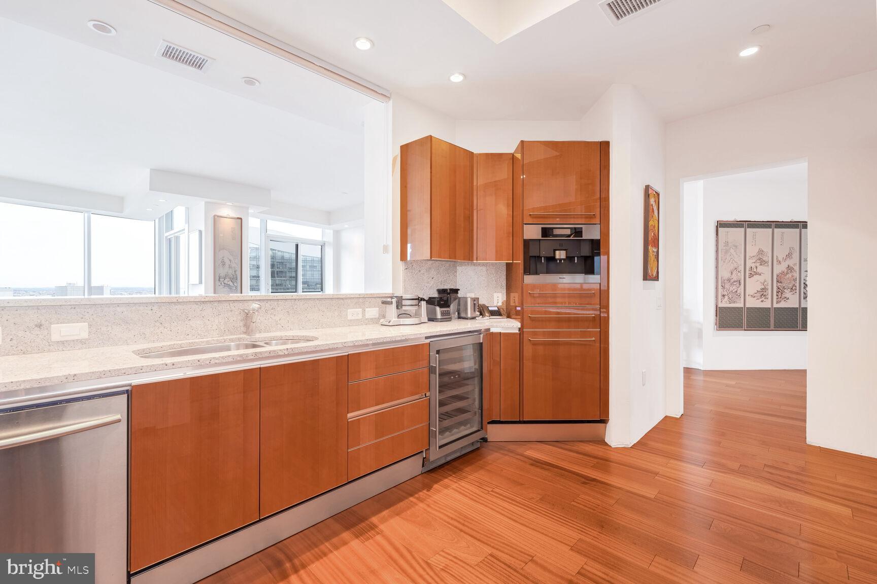 ROSSLYN - Residential Lease