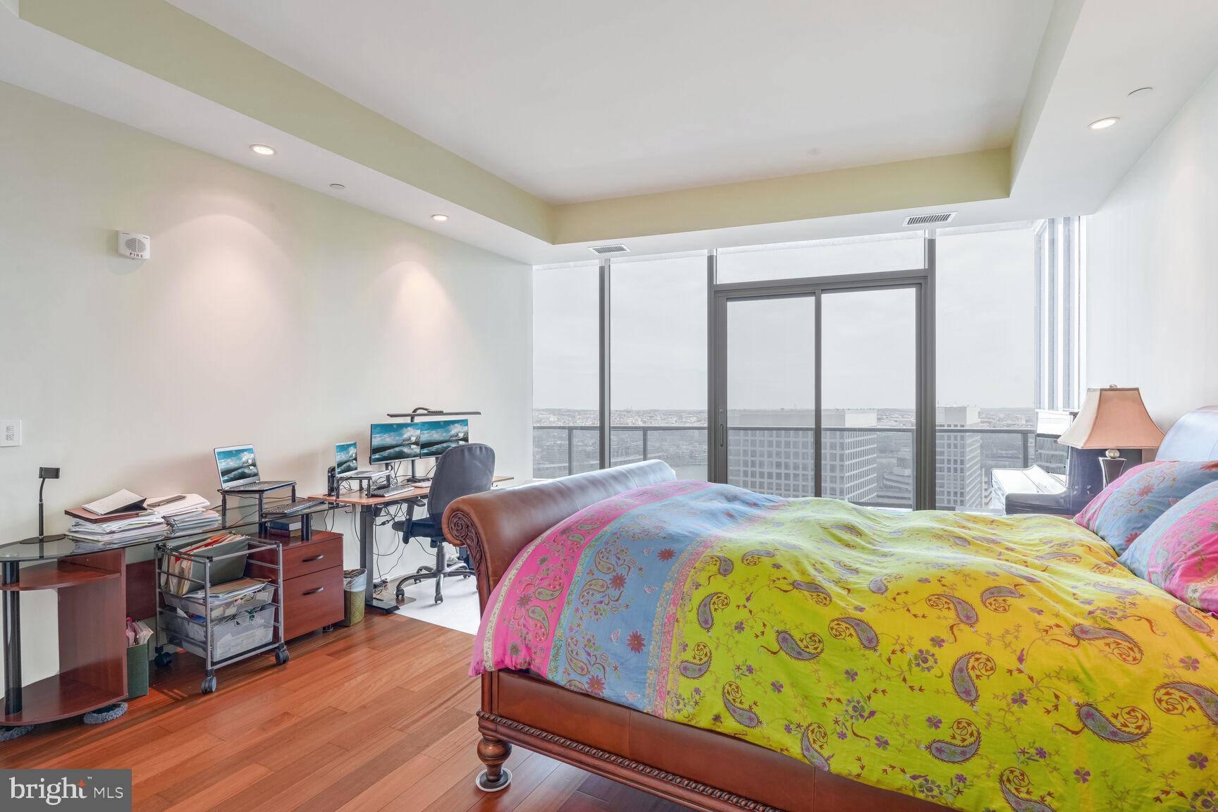 ROSSLYN - Residential Lease