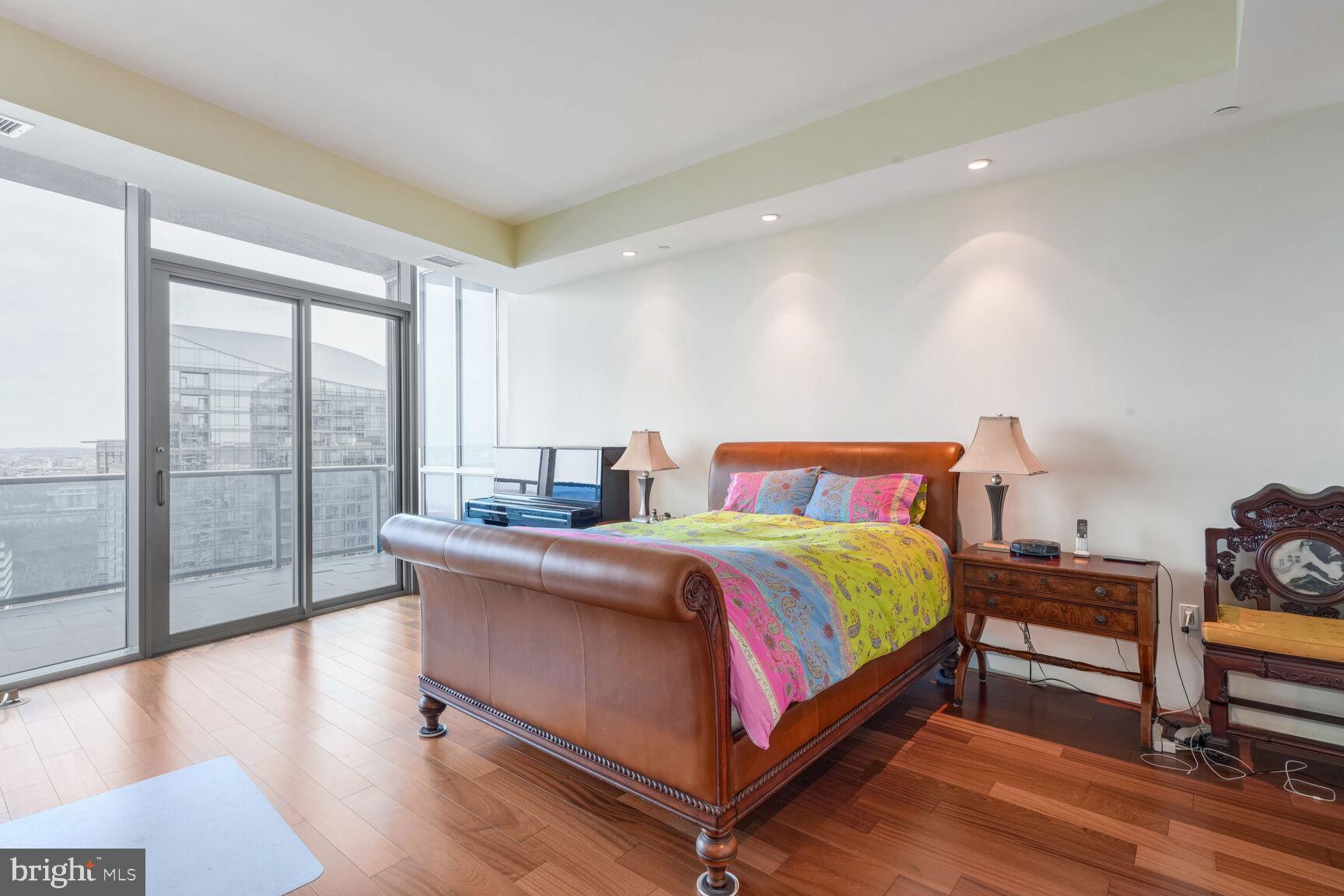 ROSSLYN - Residential Lease