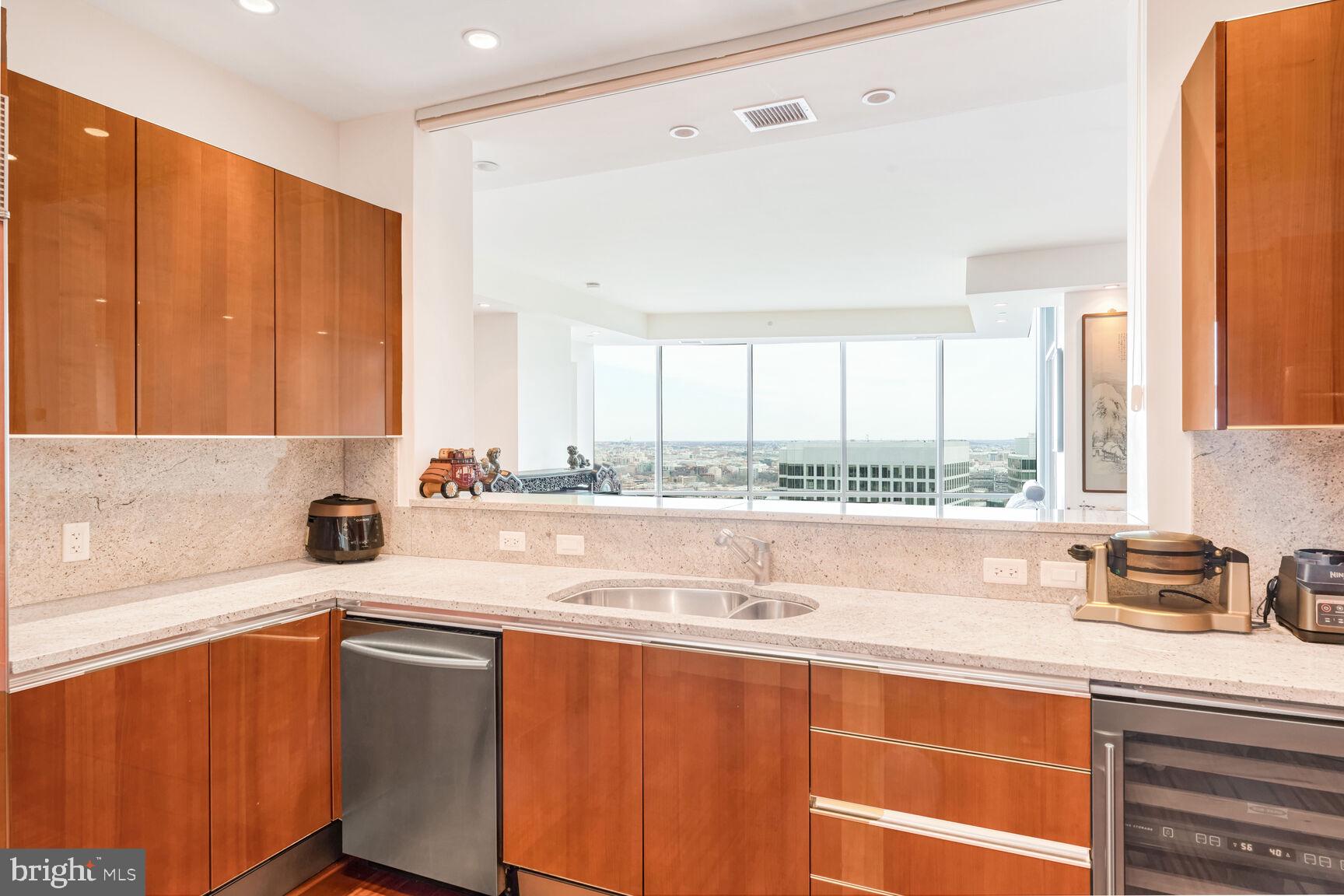 ROSSLYN - Residential Lease