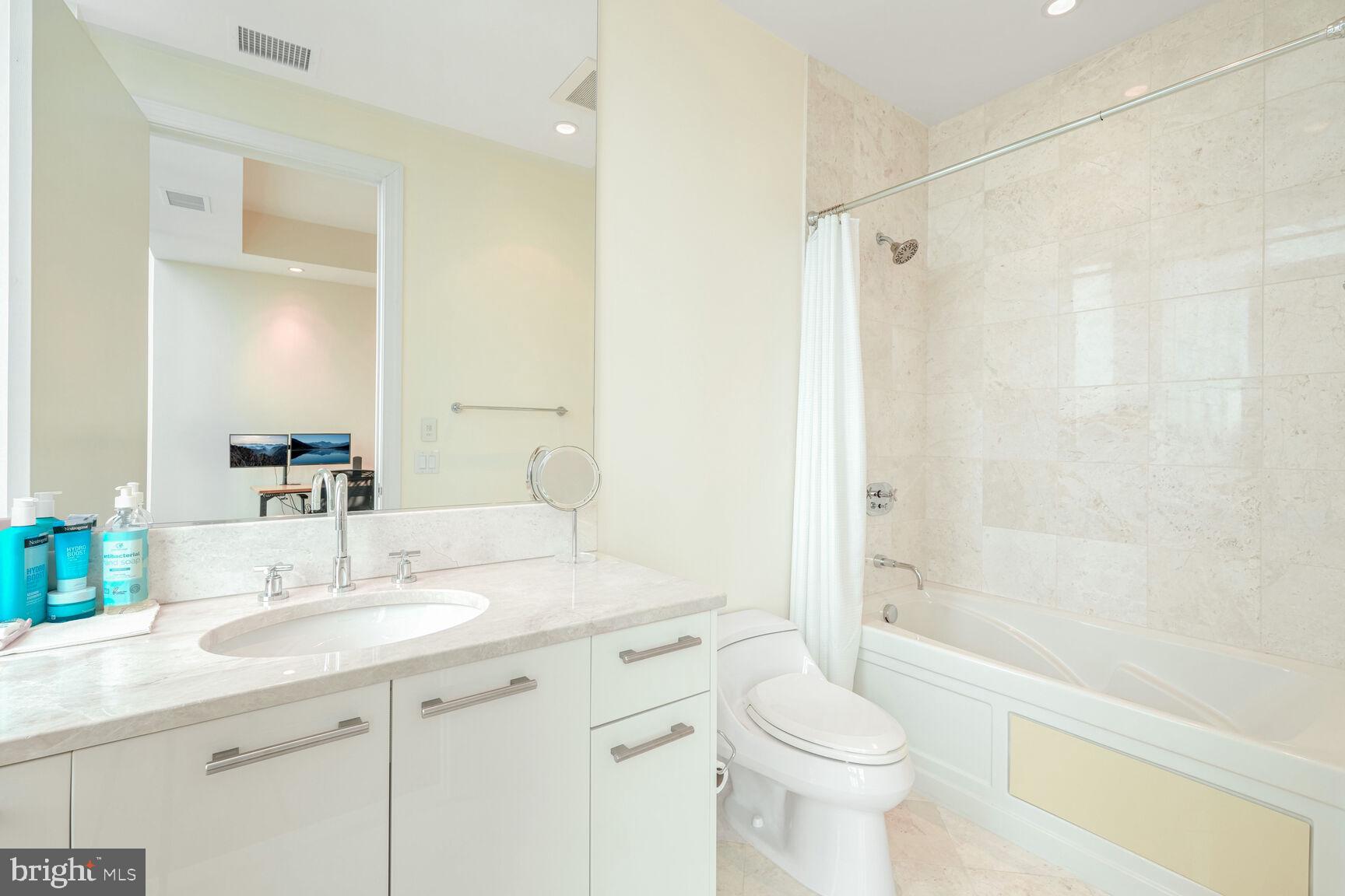 ROSSLYN - Residential Lease