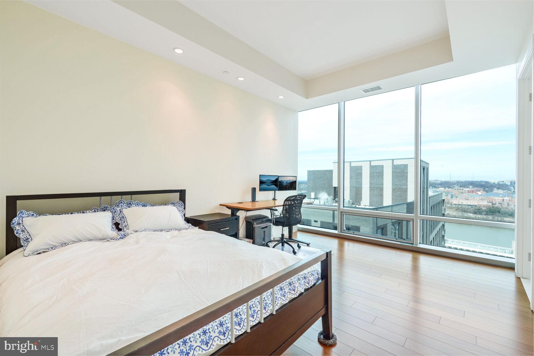 ROSSLYN - Residential Lease